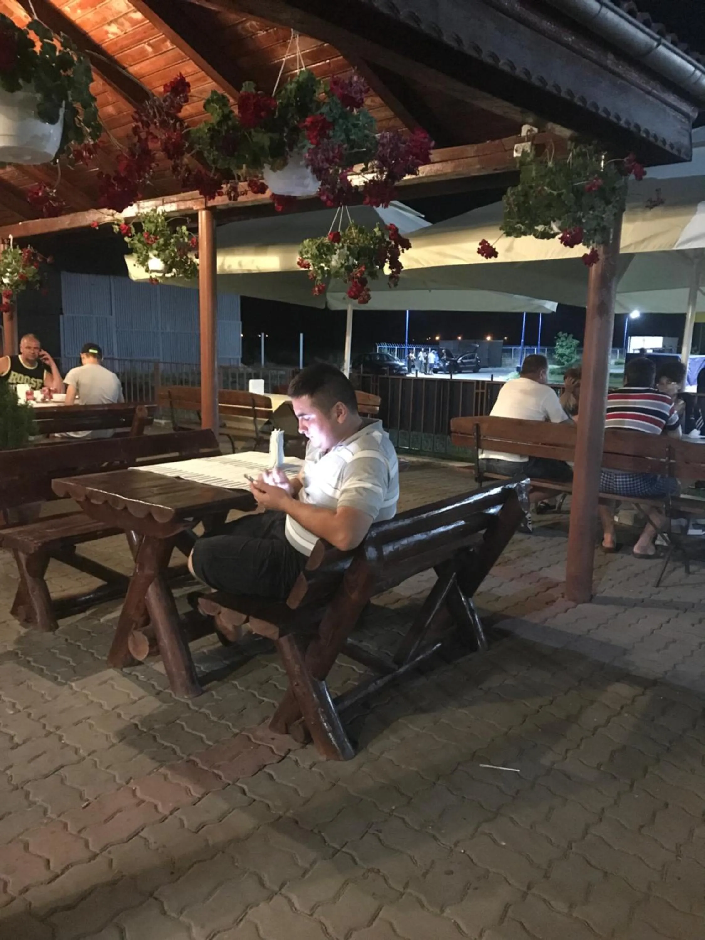 Night in KM 80 Restaurant & Hotel