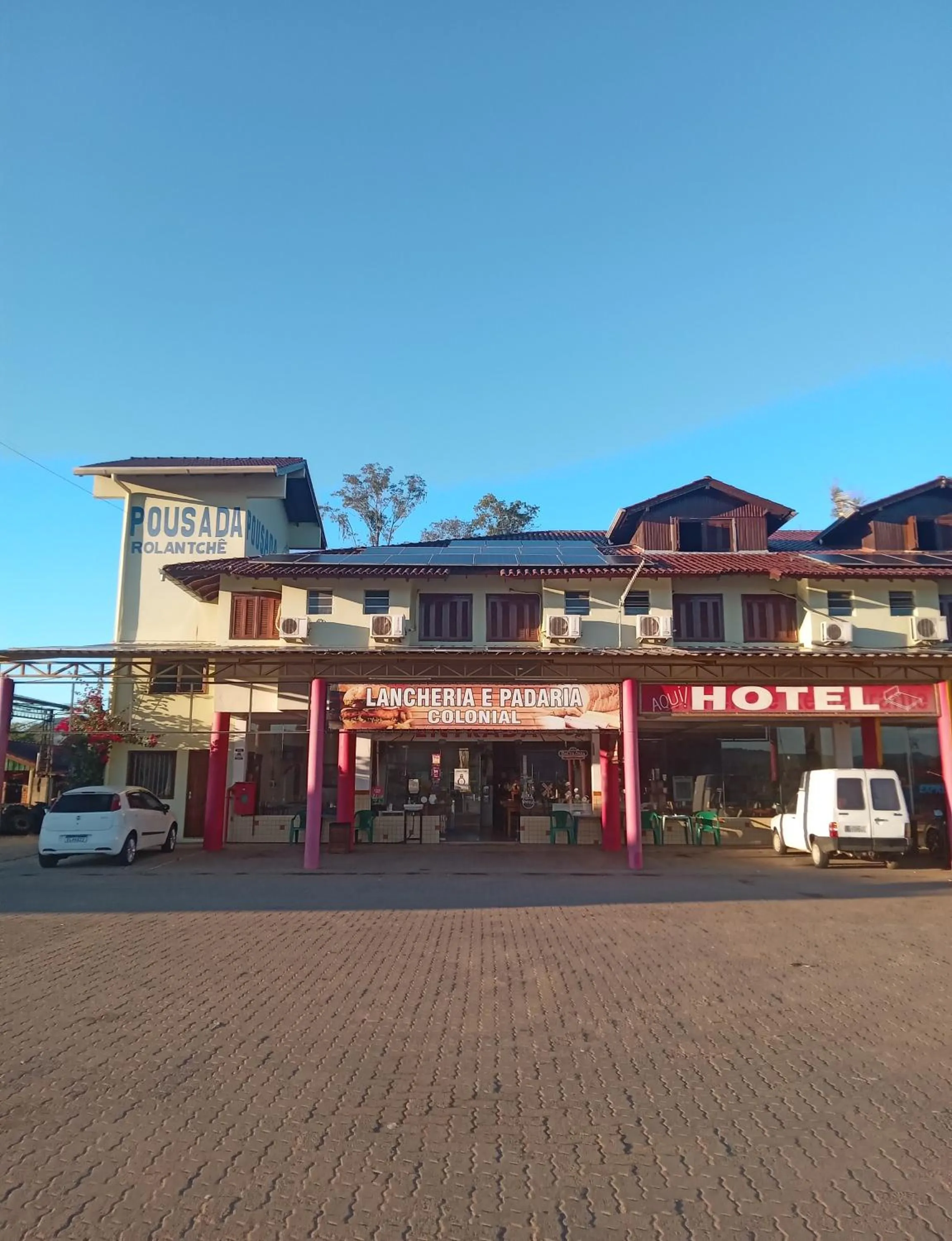 Property building in Hotel Pousada Rolantchê