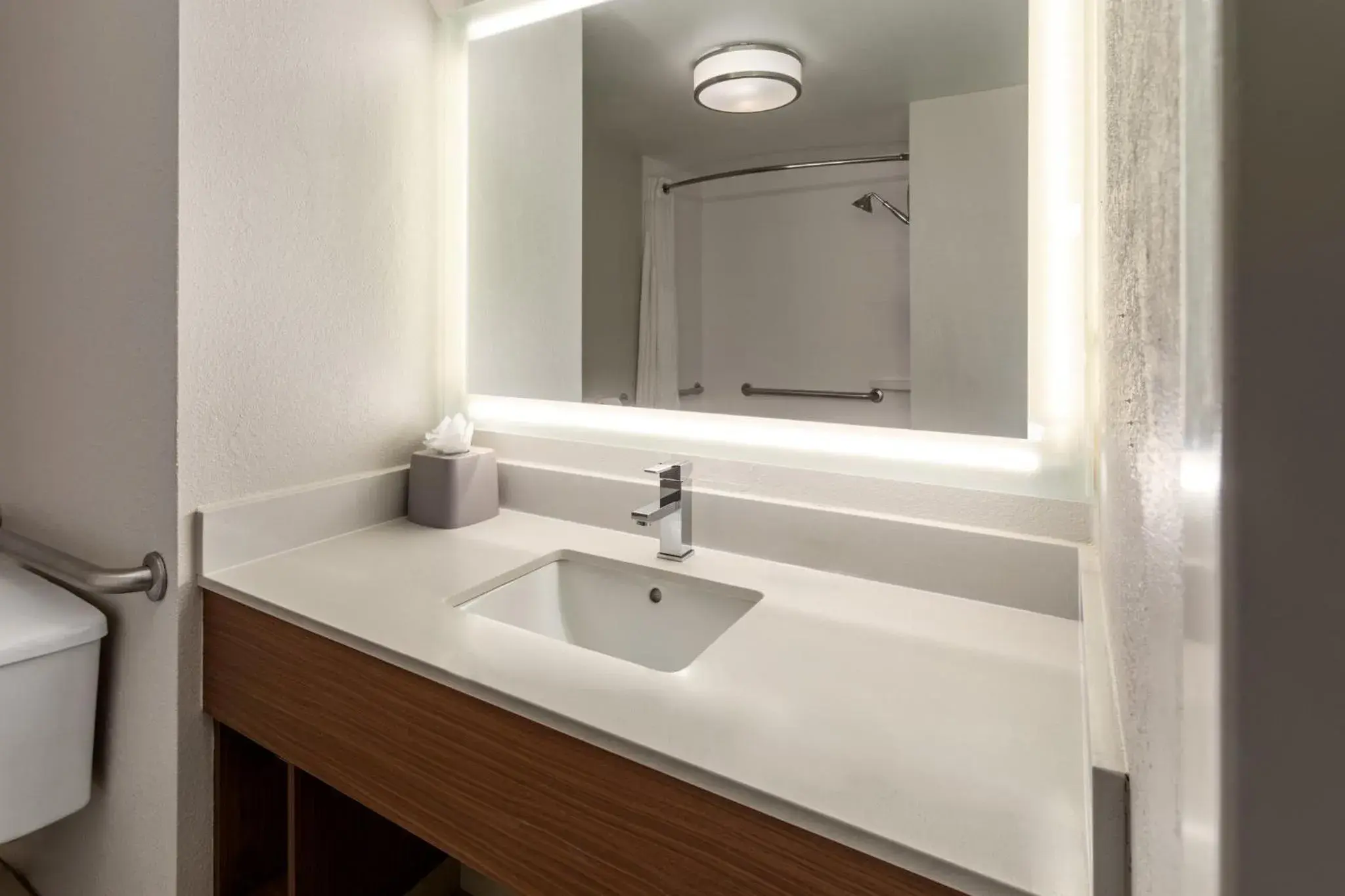 Standard King Room - Mobility Accessible in Holiday Inn Express - New Albany Standard King Room - Mobility Accessible in Holiday Inn Express - New Albany