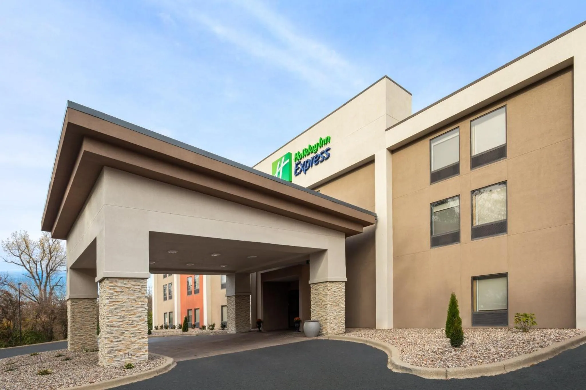 Property building in Holiday Inn Express - New Albany