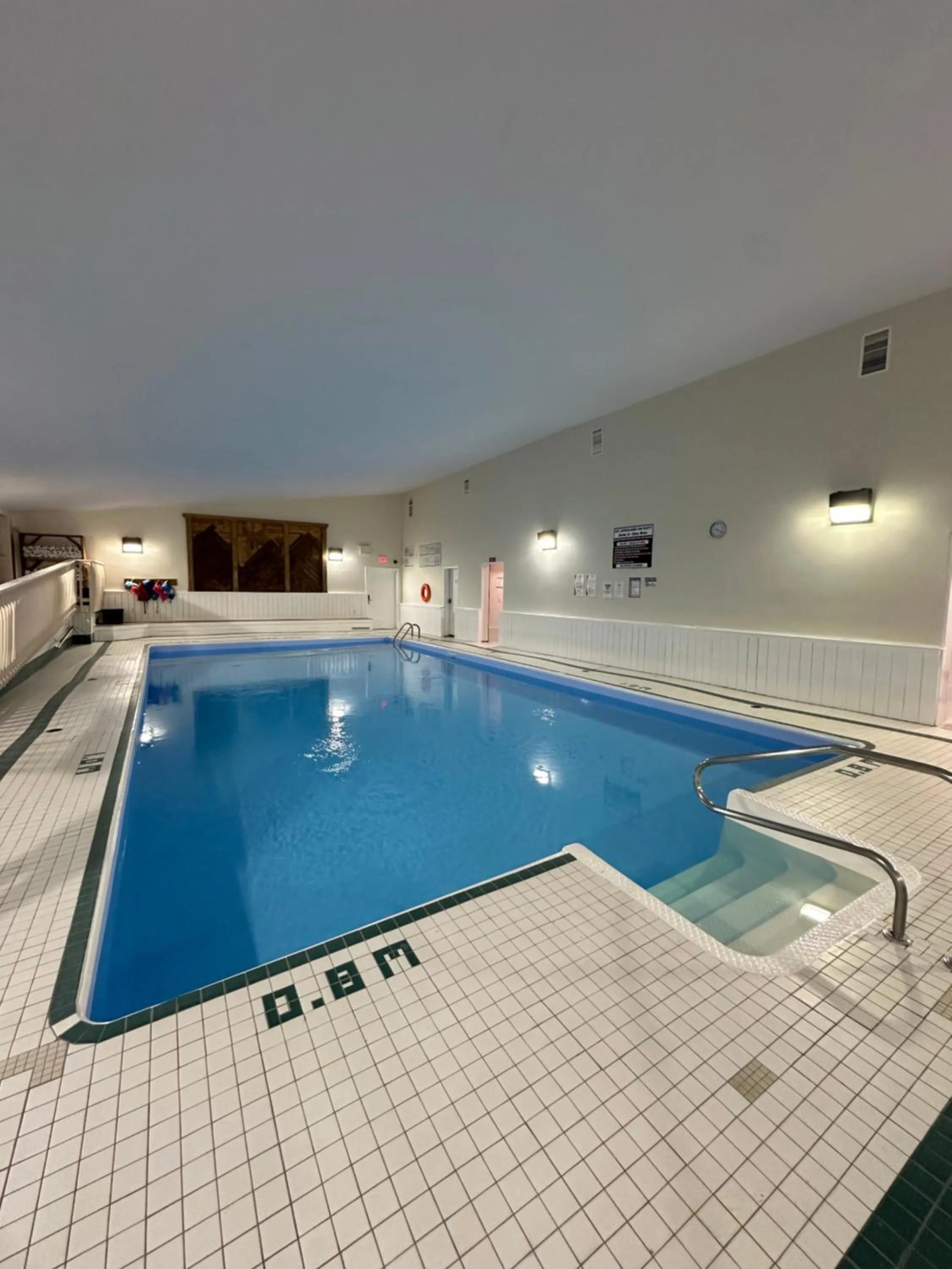 Swimming pool in Banff Gate Mountain Resort