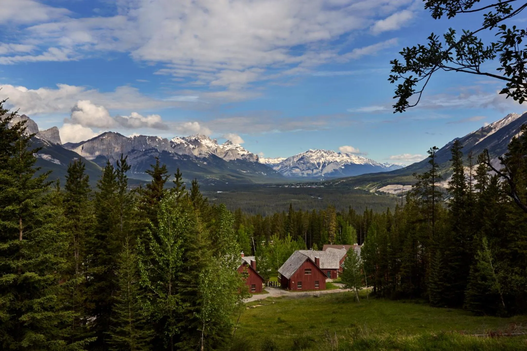 Mountain view in Banff Gate Mountain Resort