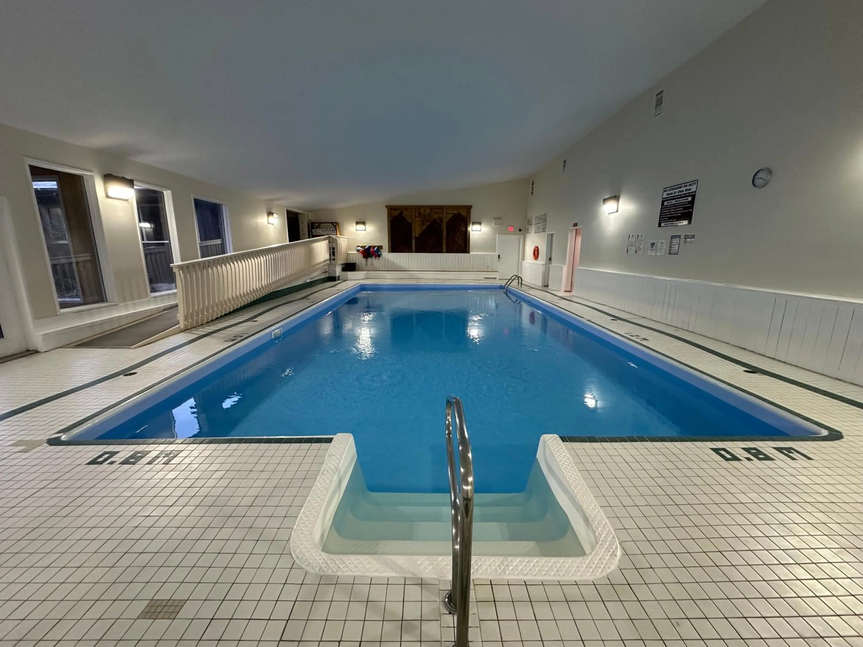 Swimming pool in Banff Gate Mountain Resort