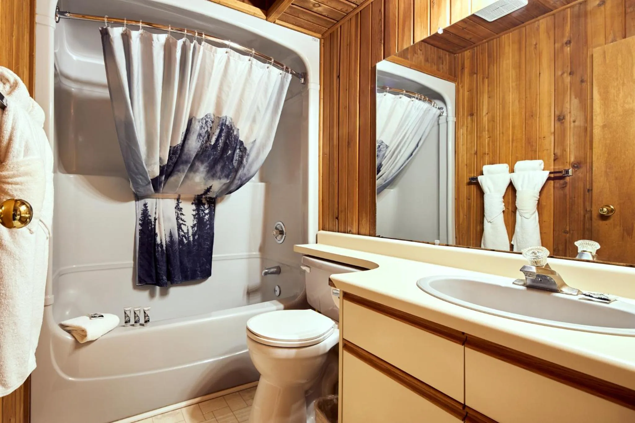 Bathroom in Banff Gate Mountain Resort