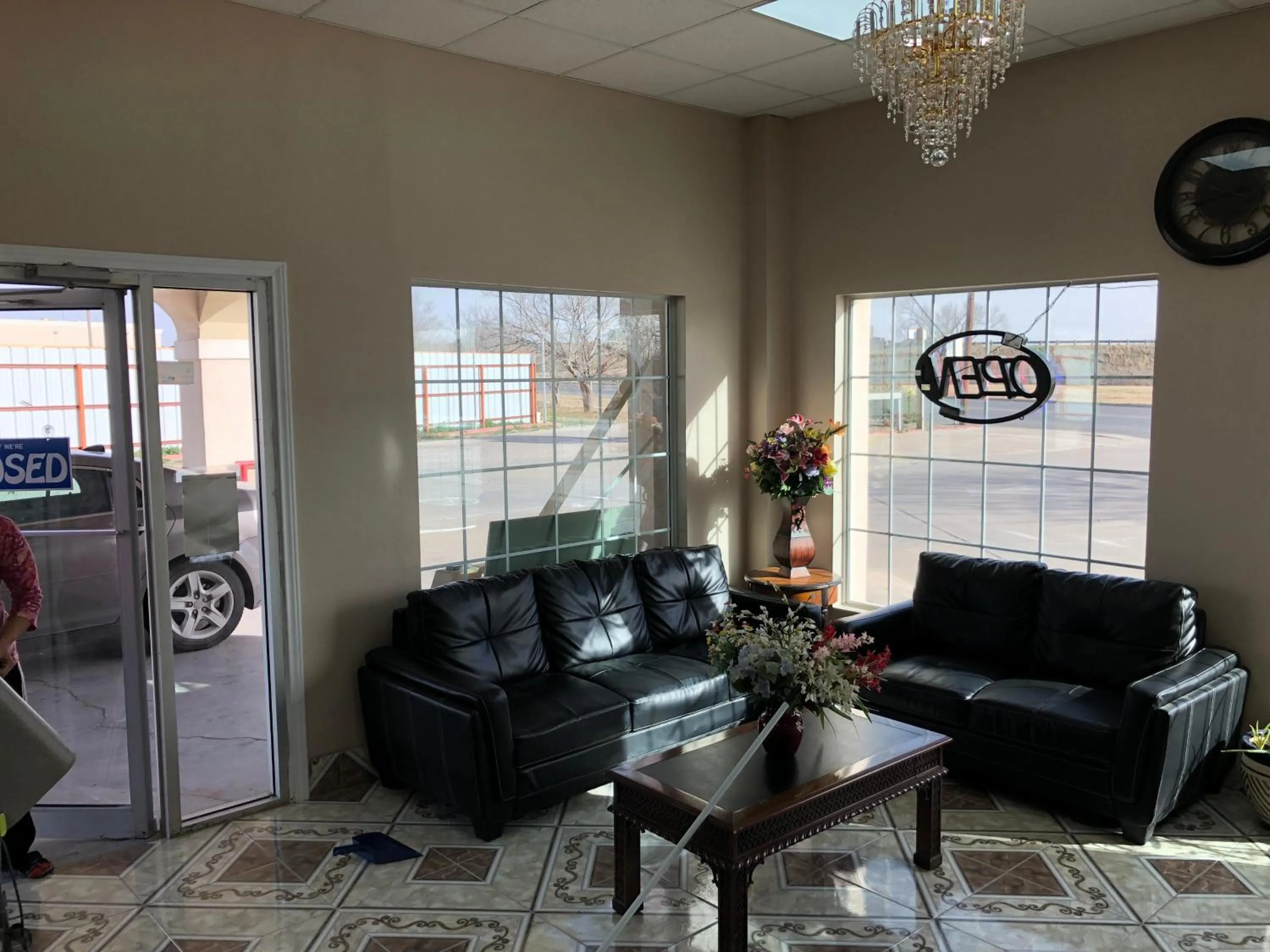 Seating area in Villa West Inn