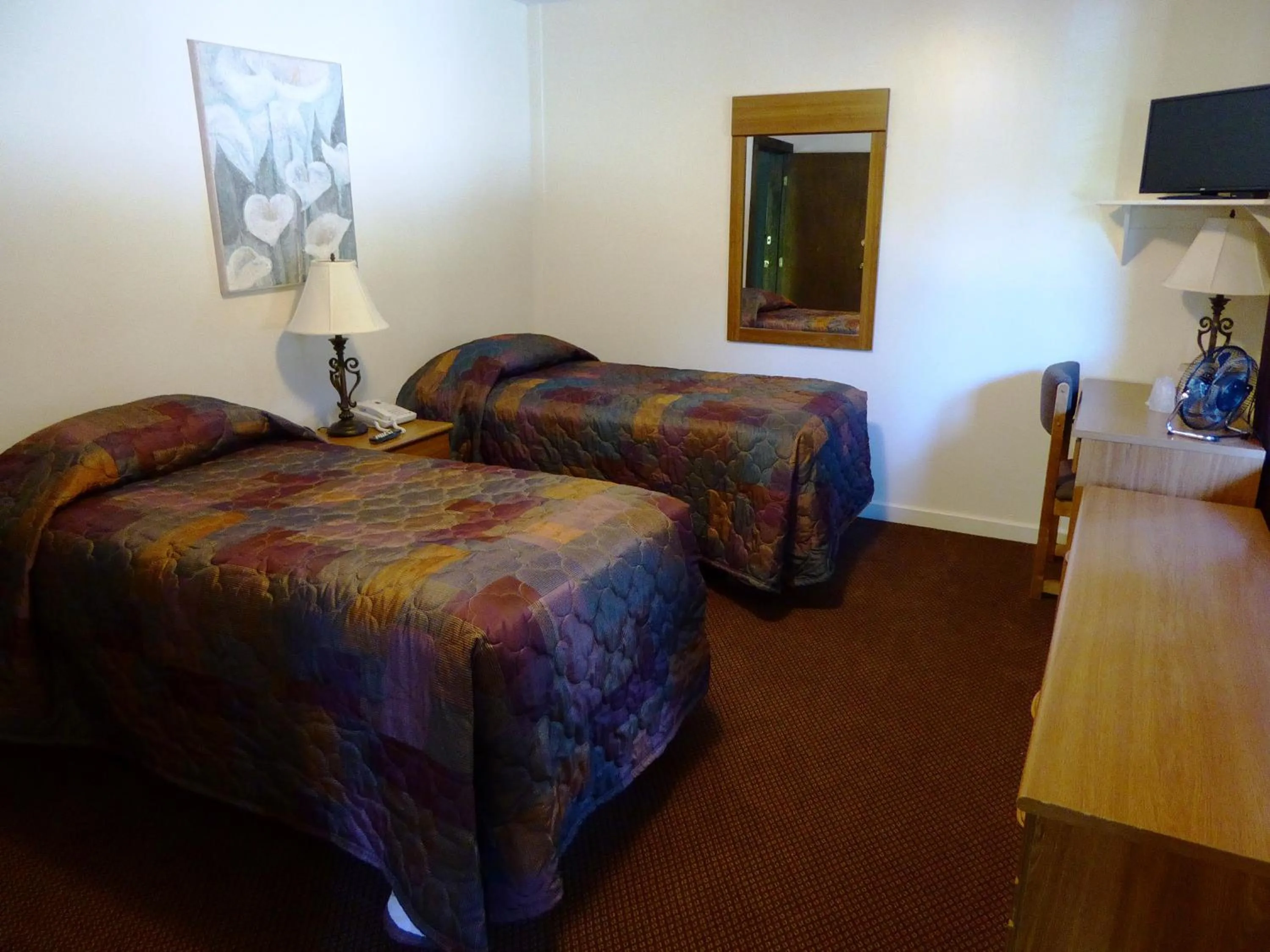 Photo of the whole room, Bed in Mountain Sports Inn
