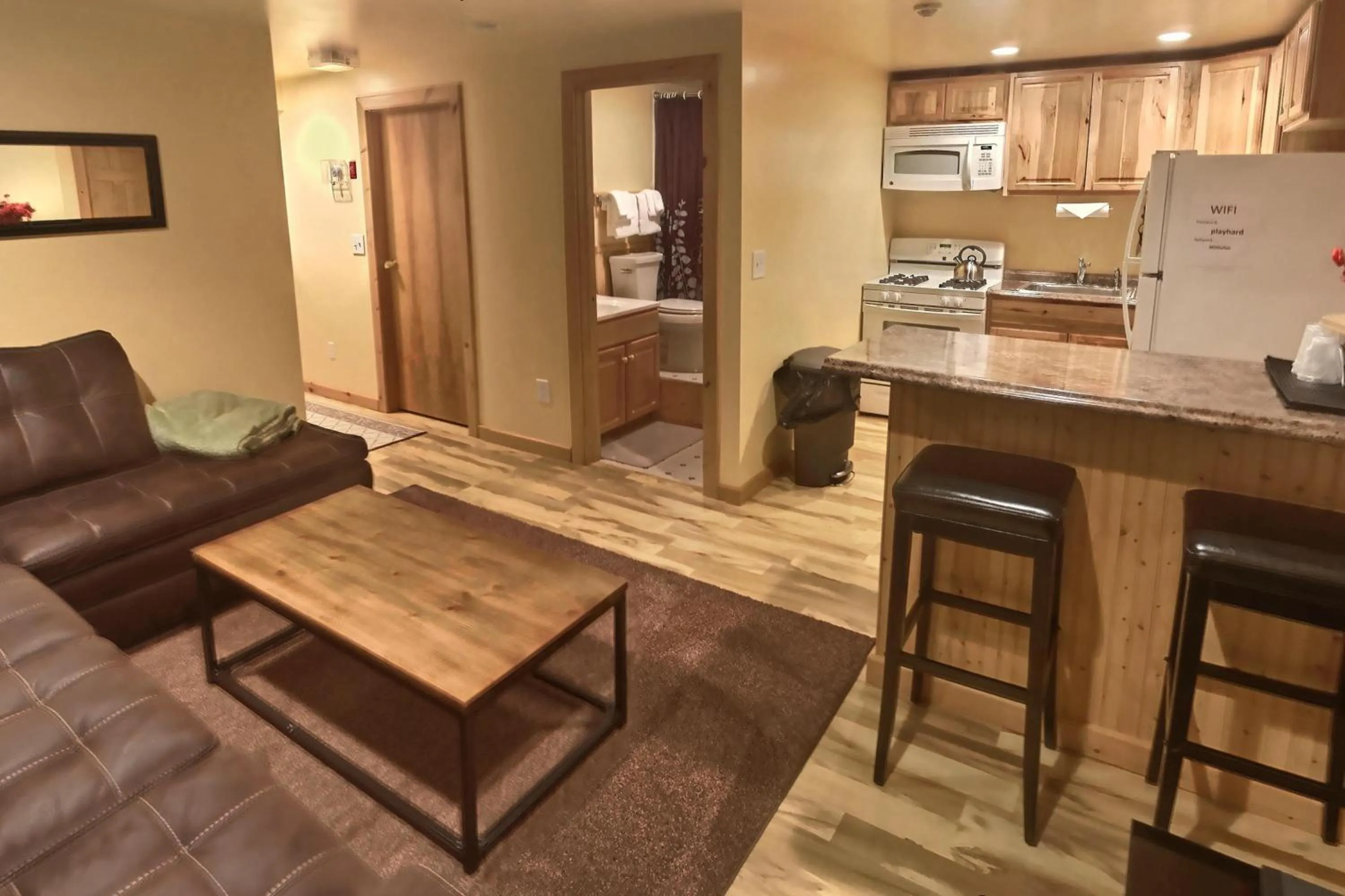 Kitchen or kitchenette in Mountain Sports Inn