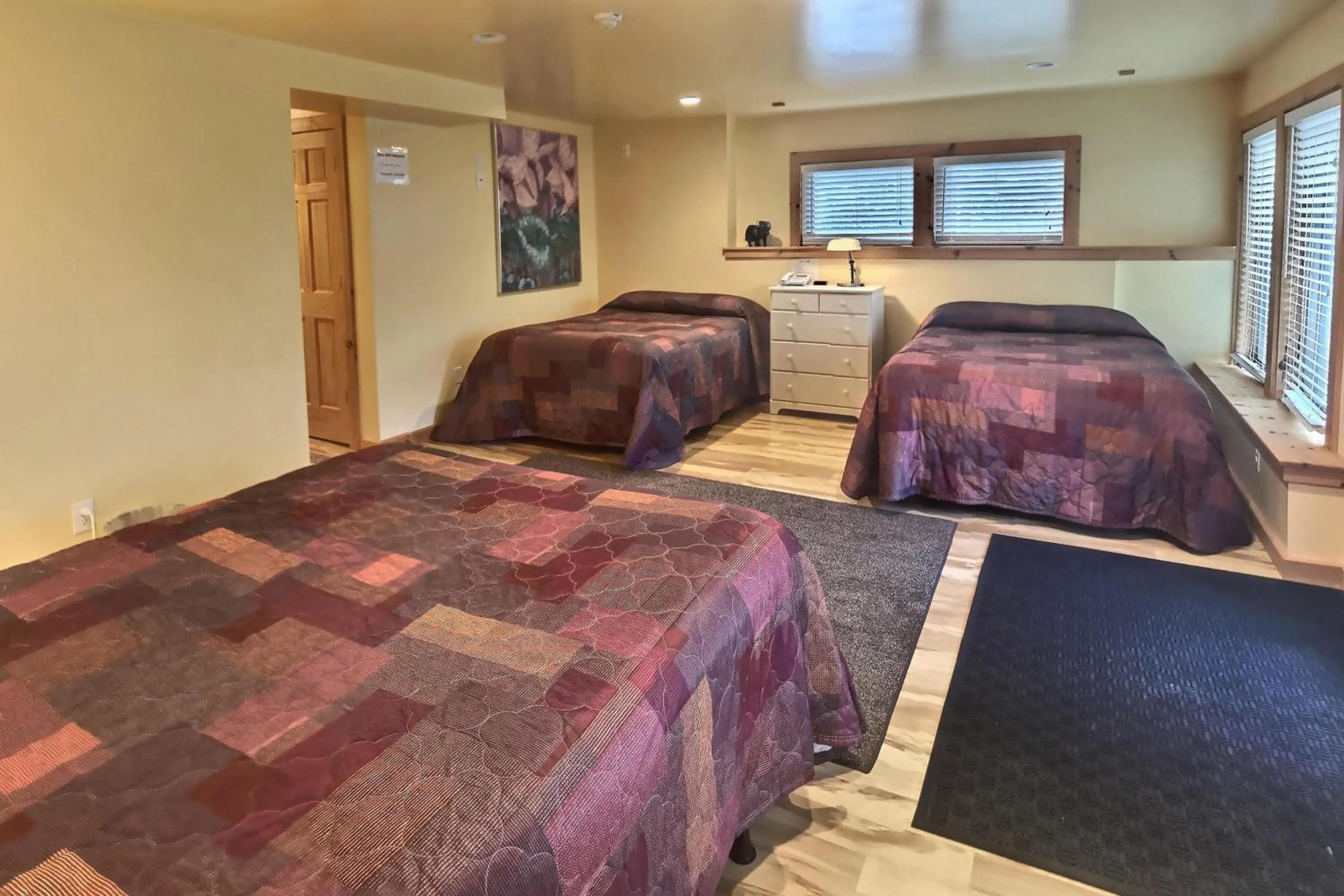 Bedroom, Bed in Mountain Sports Inn