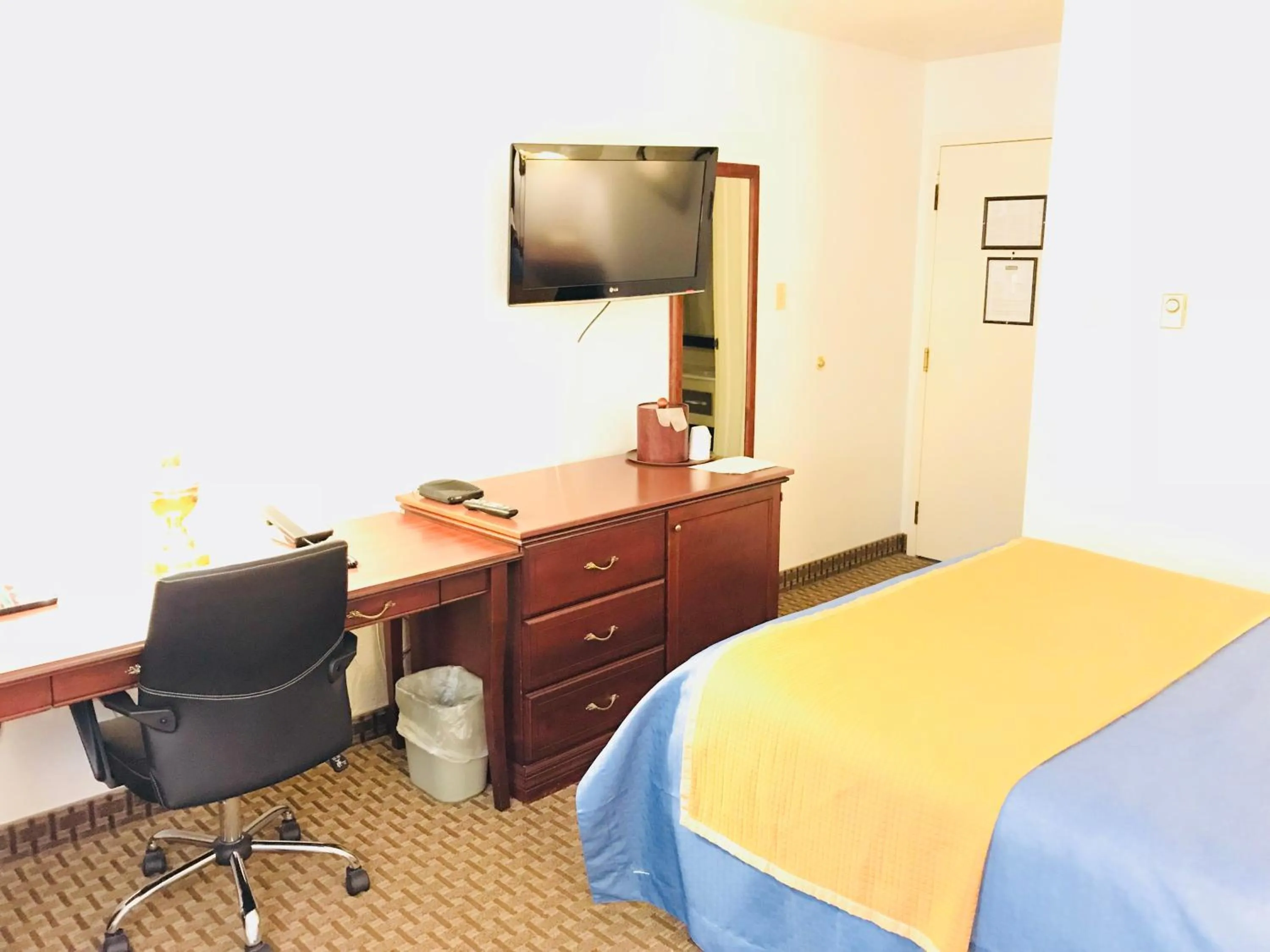 TV and multimedia, Bed in BA Hotel