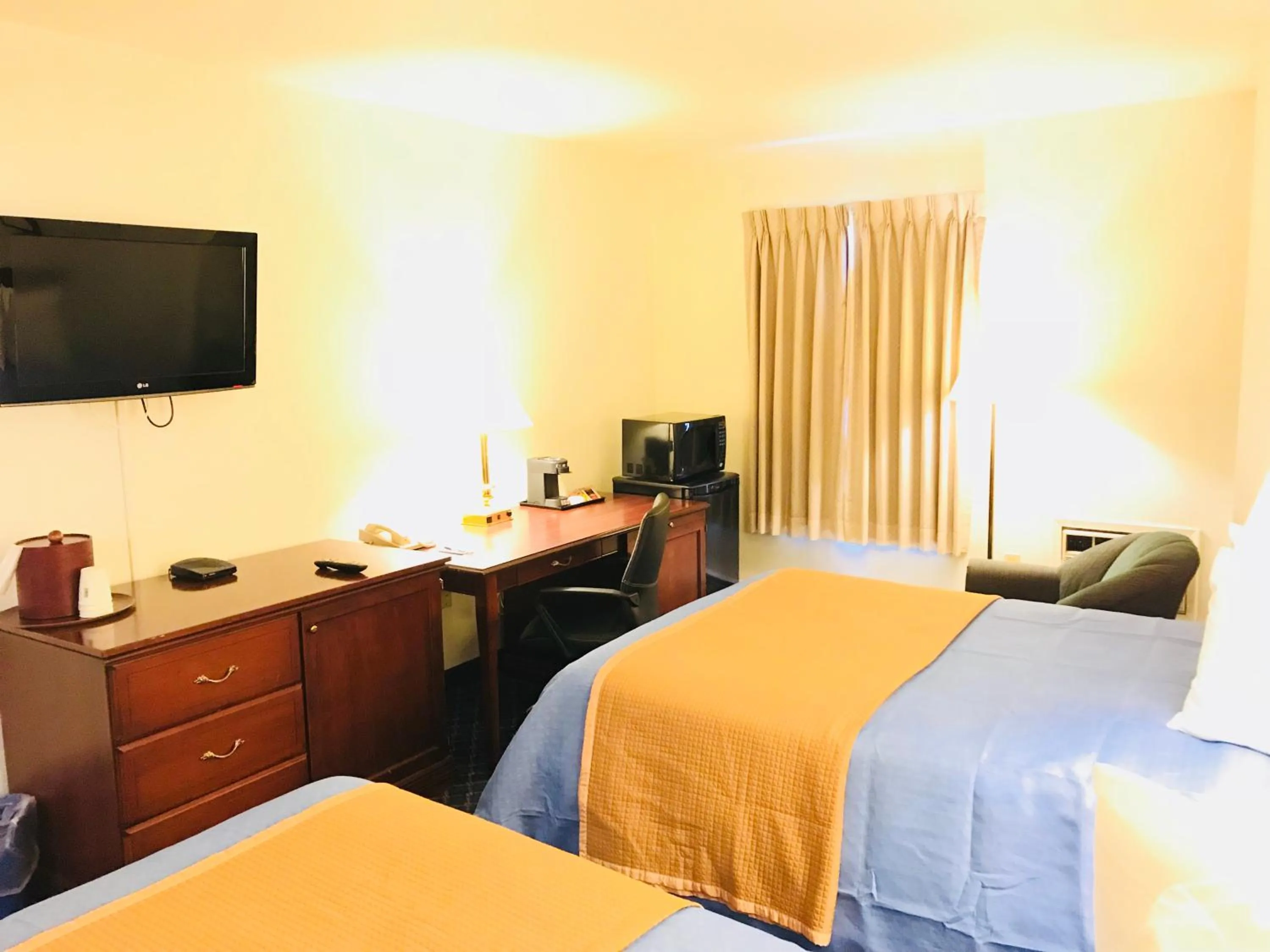 TV and multimedia, Bed in BA Hotel