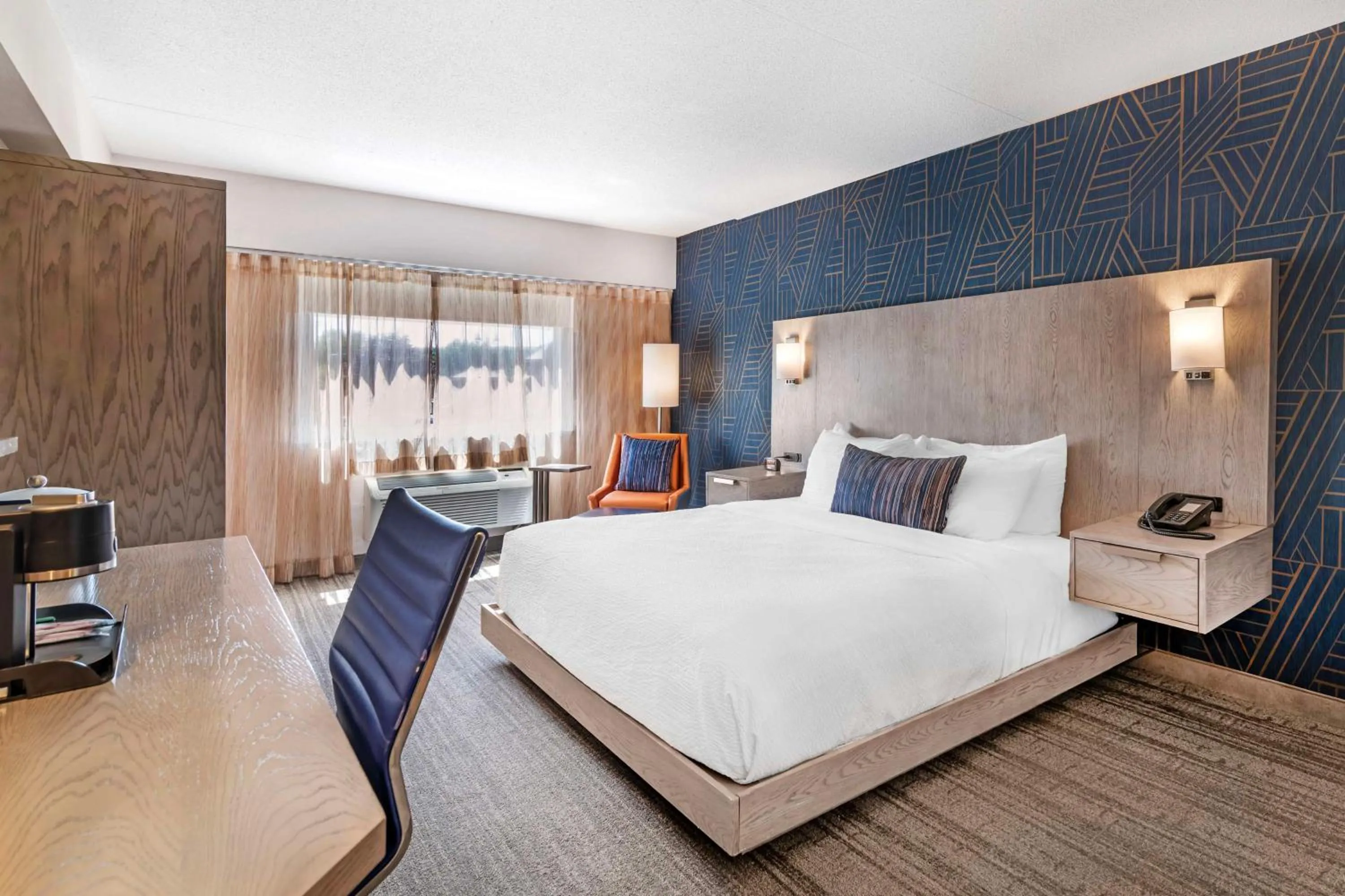 Bedroom, Bed in Best Western Plus Landmark Inn