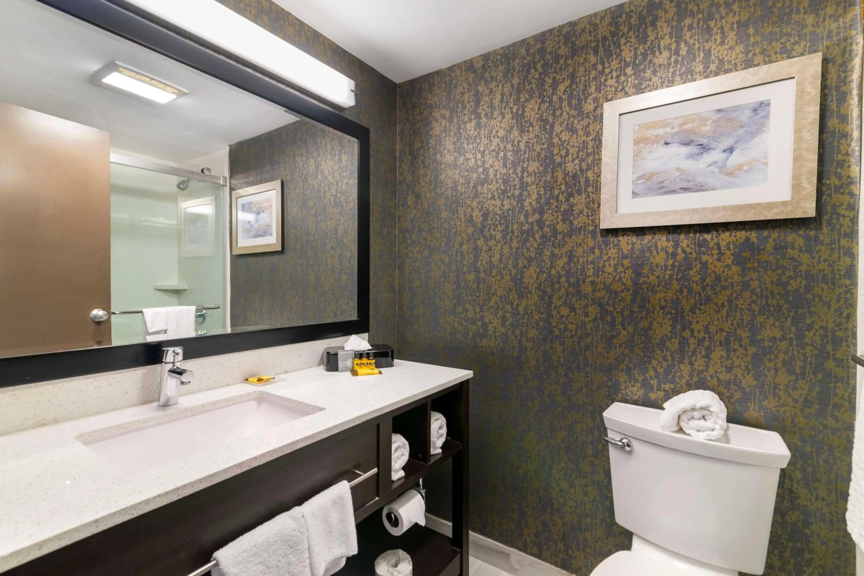 Bathroom in Best Western Plus Landmark Inn