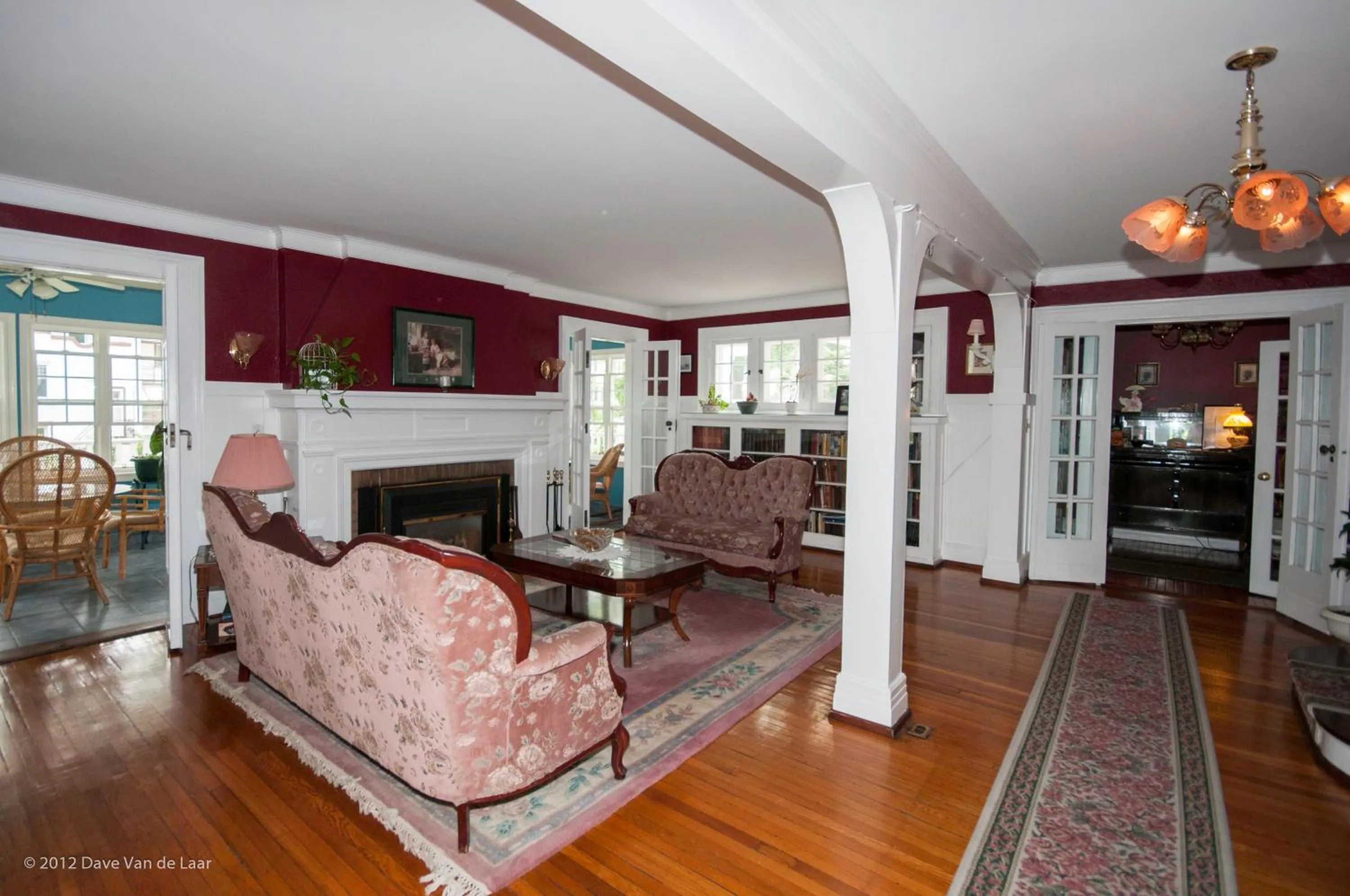 Communal lounge/ TV room in Chestnut Inn