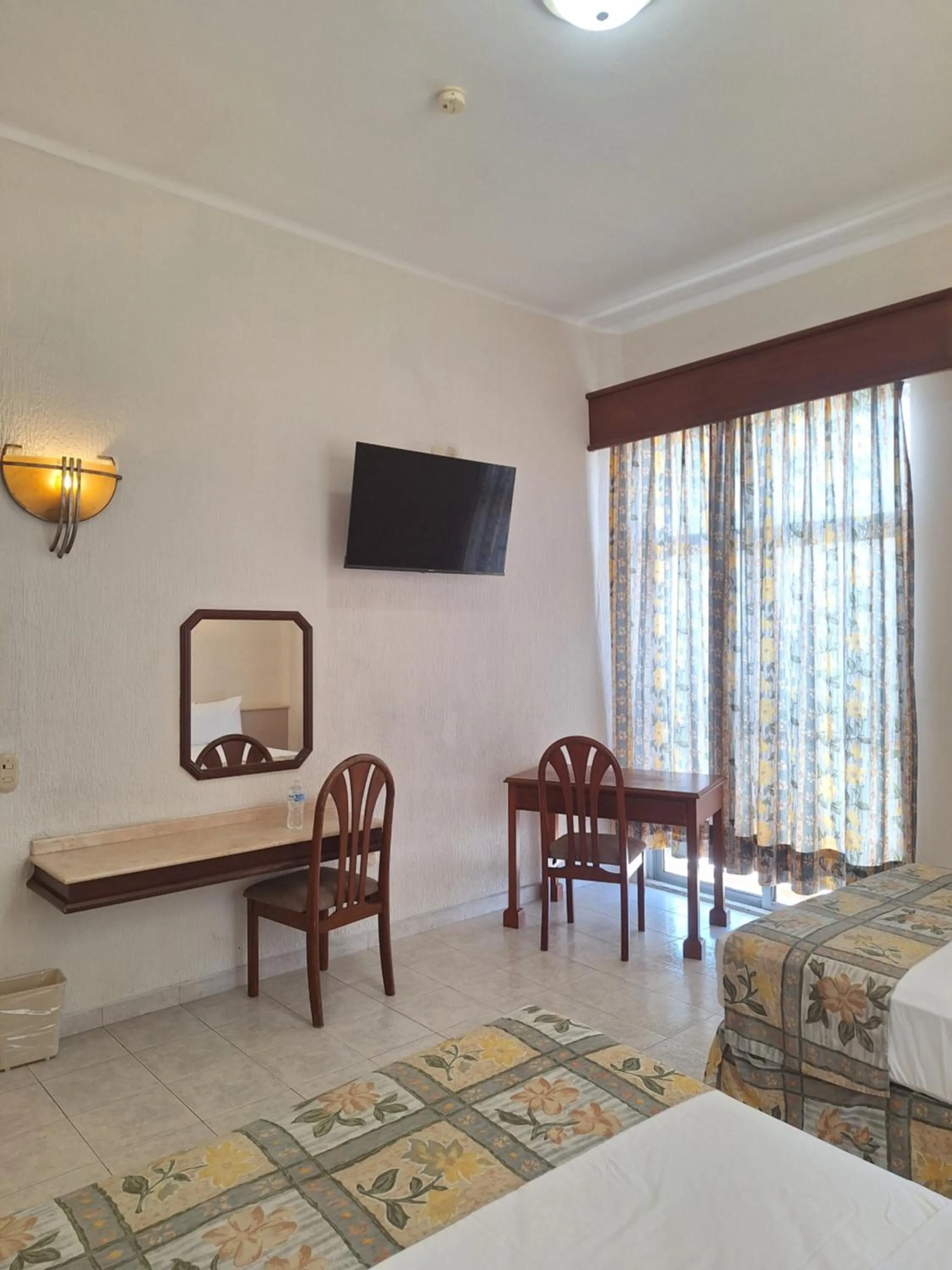 Double Room With Two Double Beds with Sea View in Hotel Ruiz Milán