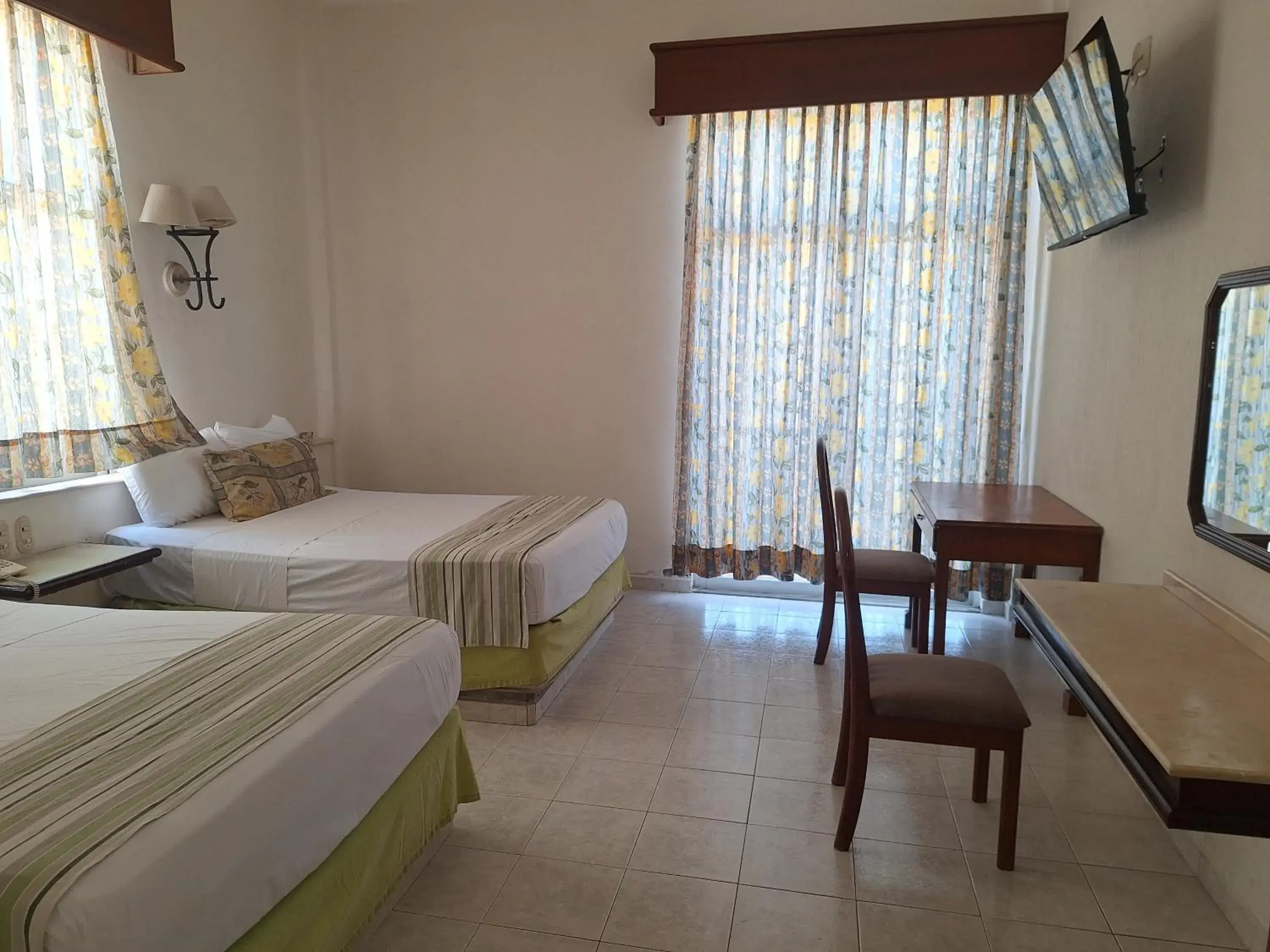 Double Room With Two Double Beds with Sea View in Hotel Ruiz Milán Double Room With Two Double Beds with Sea View in Hotel Ruiz Milán