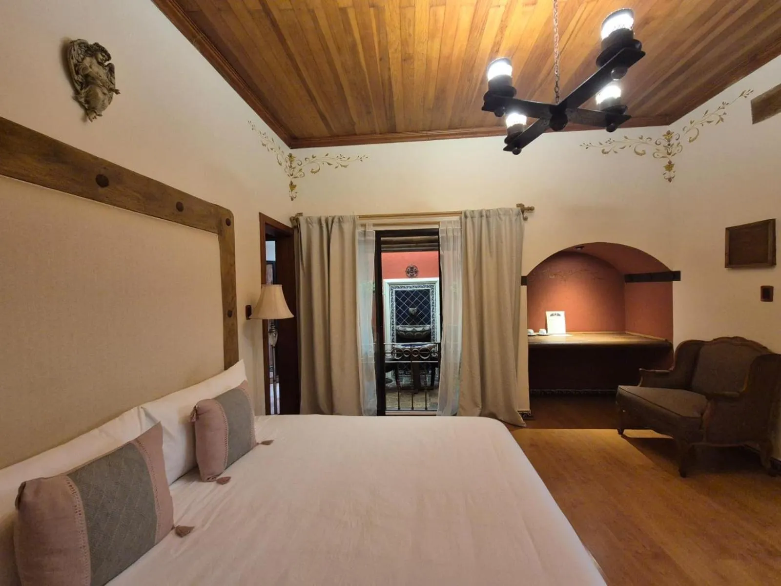 Photo of the whole room, Bed in Casa de los Arcángeles