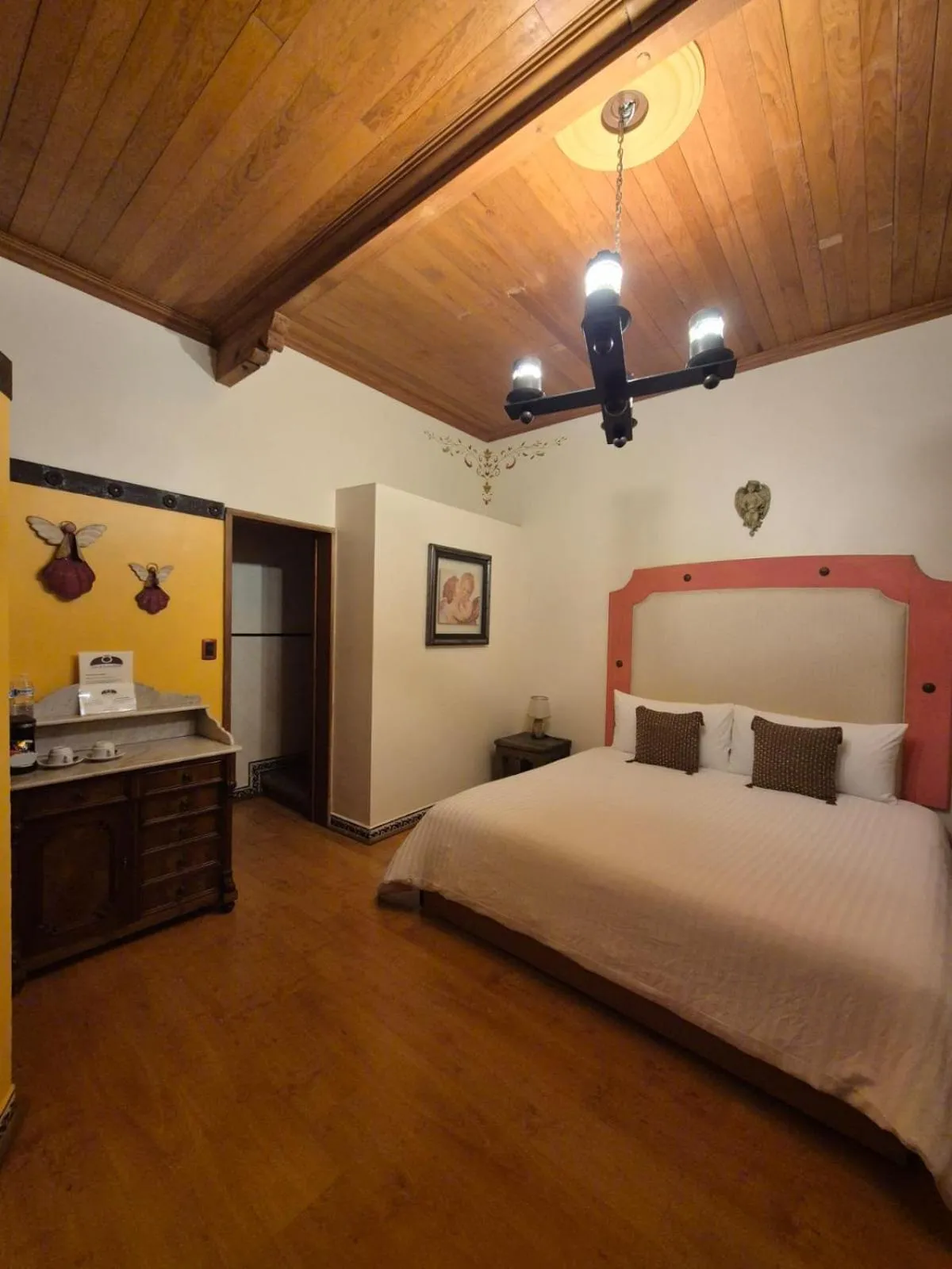Photo of the whole room, Bed in Casa de los Arcángeles