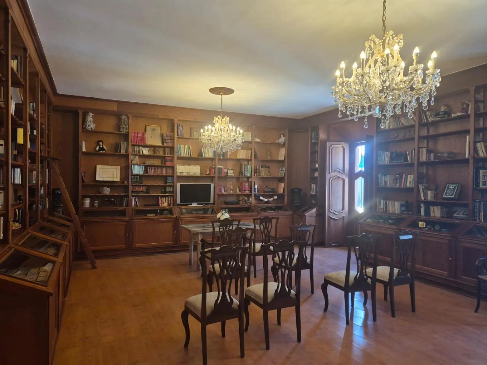 Library in Casa de los Arcángeles