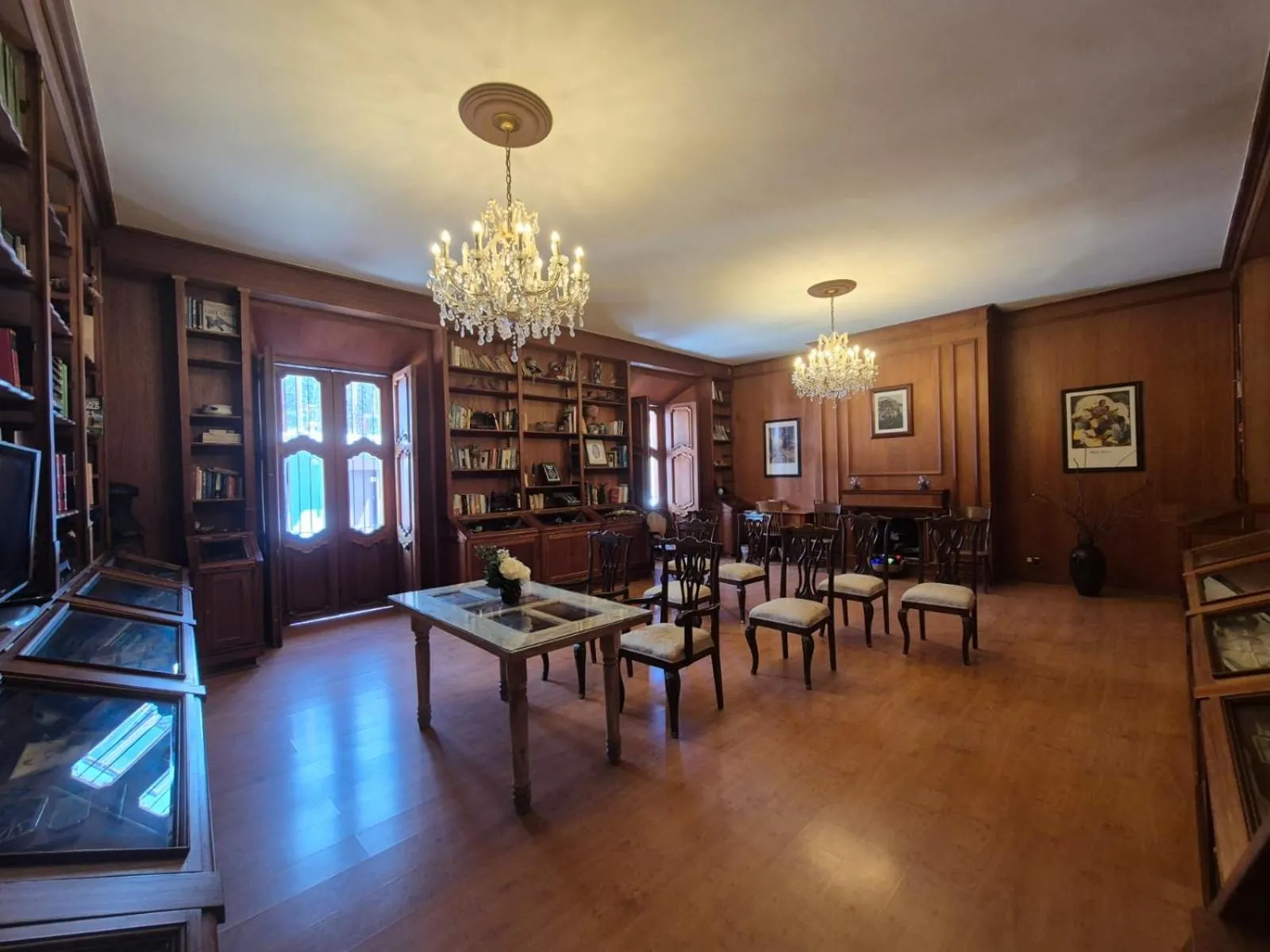 Library in Casa de los Arcángeles