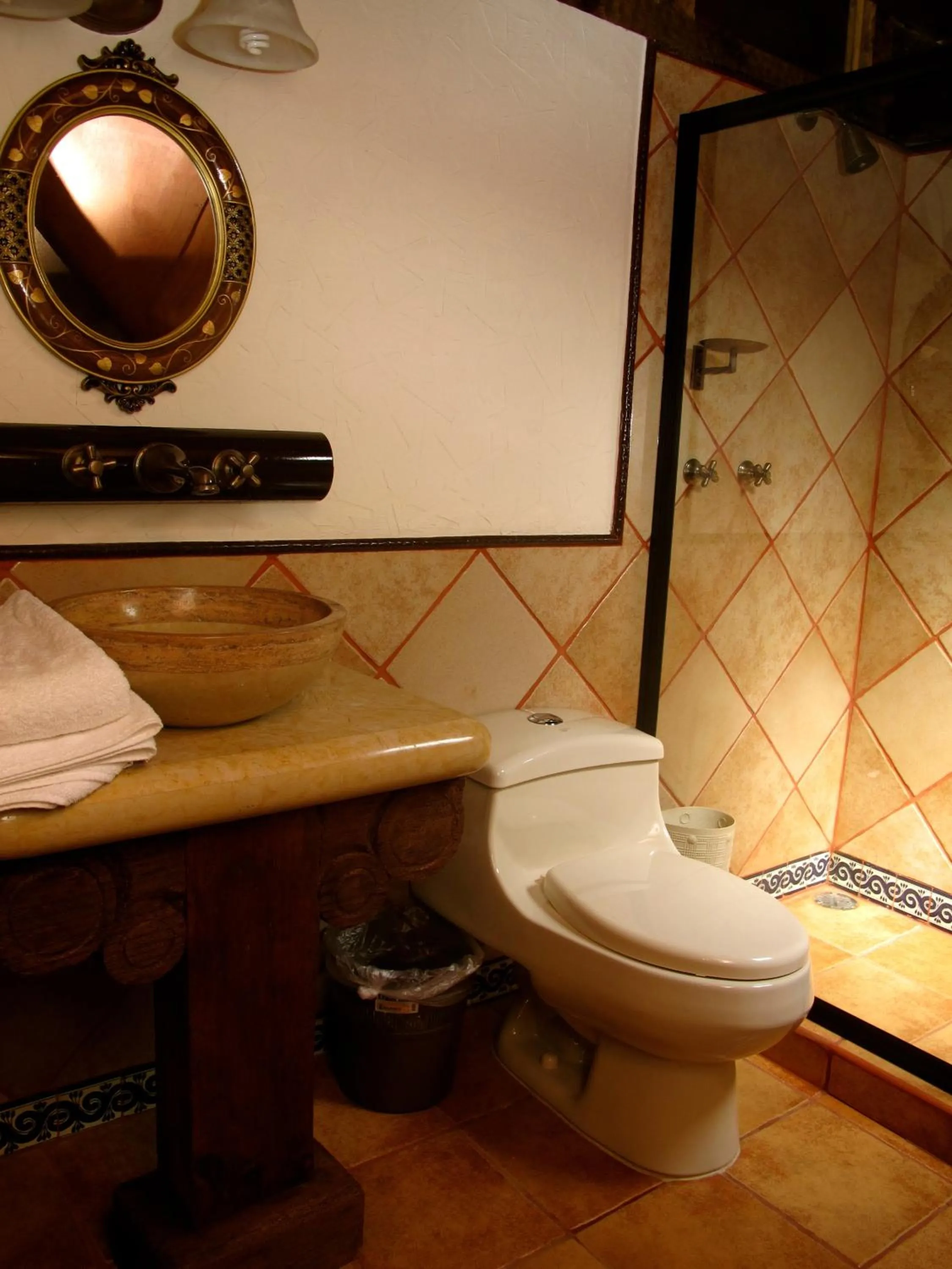 Toilet in Casa de los Arcángeles