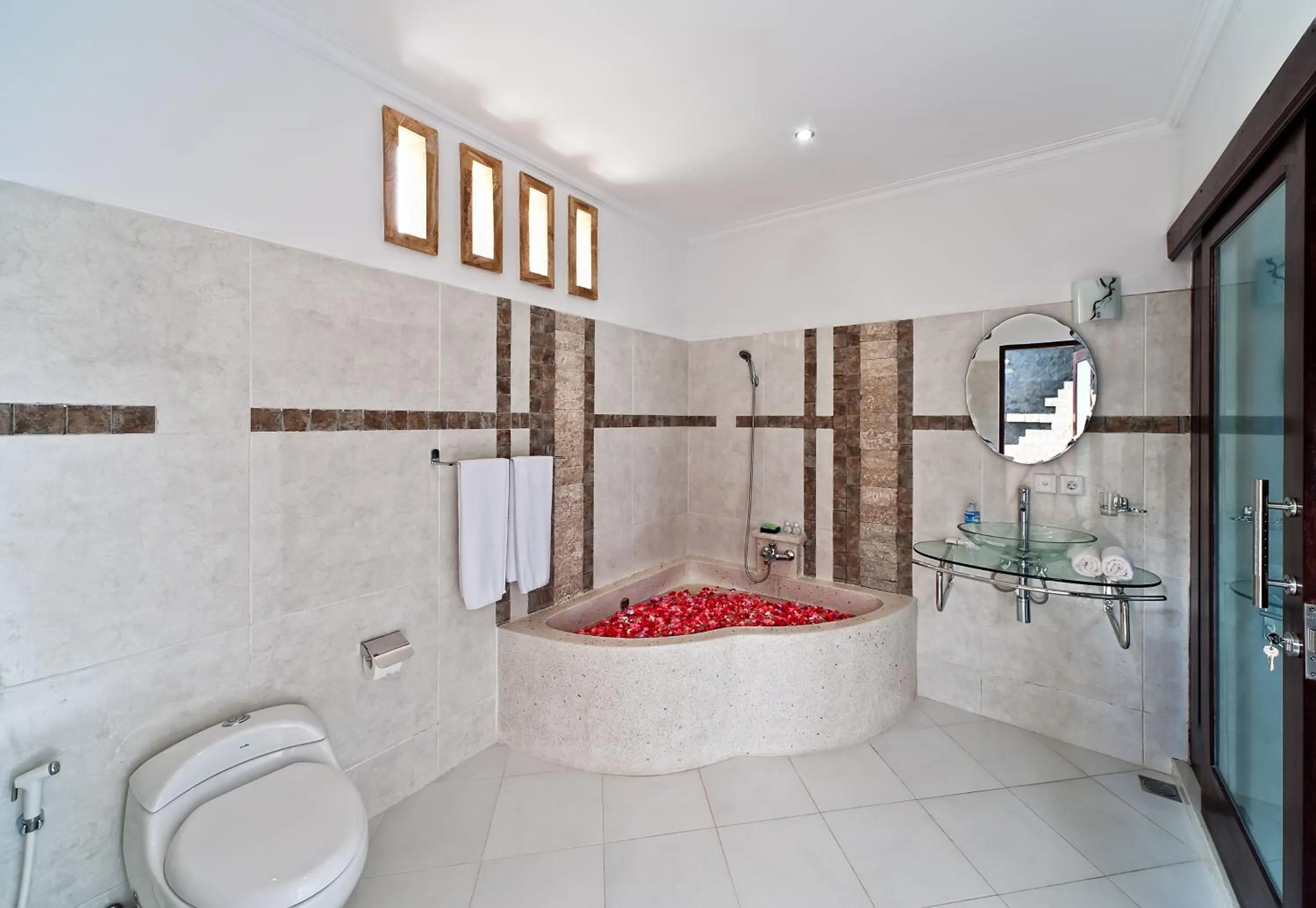 Bathroom in Rossa Garden Hotel