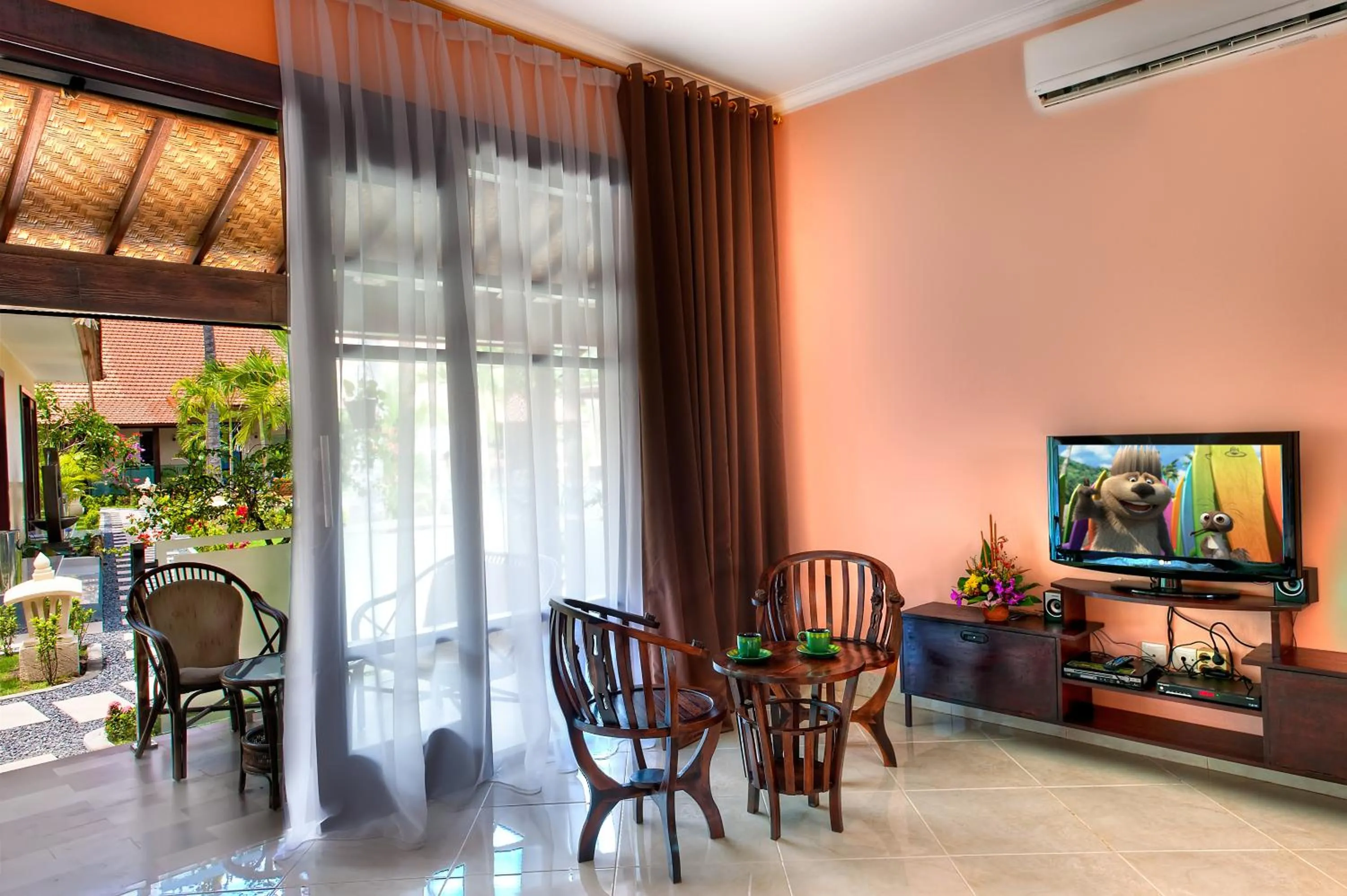 TV and multimedia in Rossa Garden Hotel