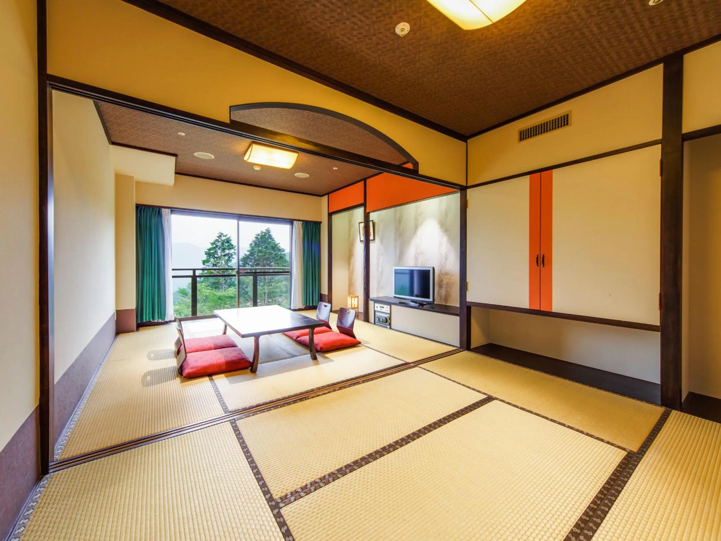 Photo of the whole room, Bed in Hotel Green Plaza Hakone