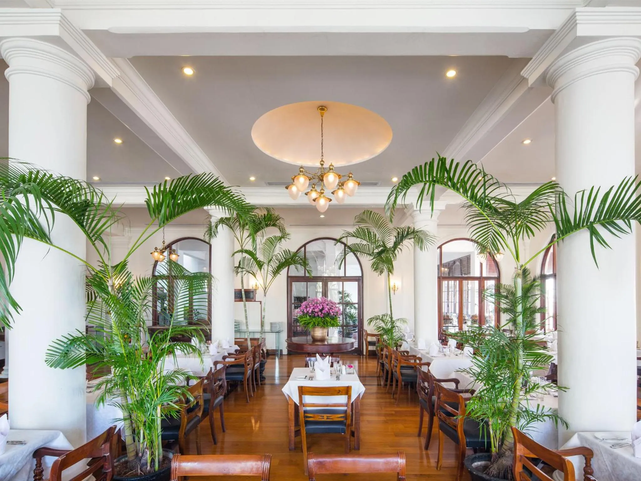 Restaurant/places to eat in Mount Lavinia Hotel