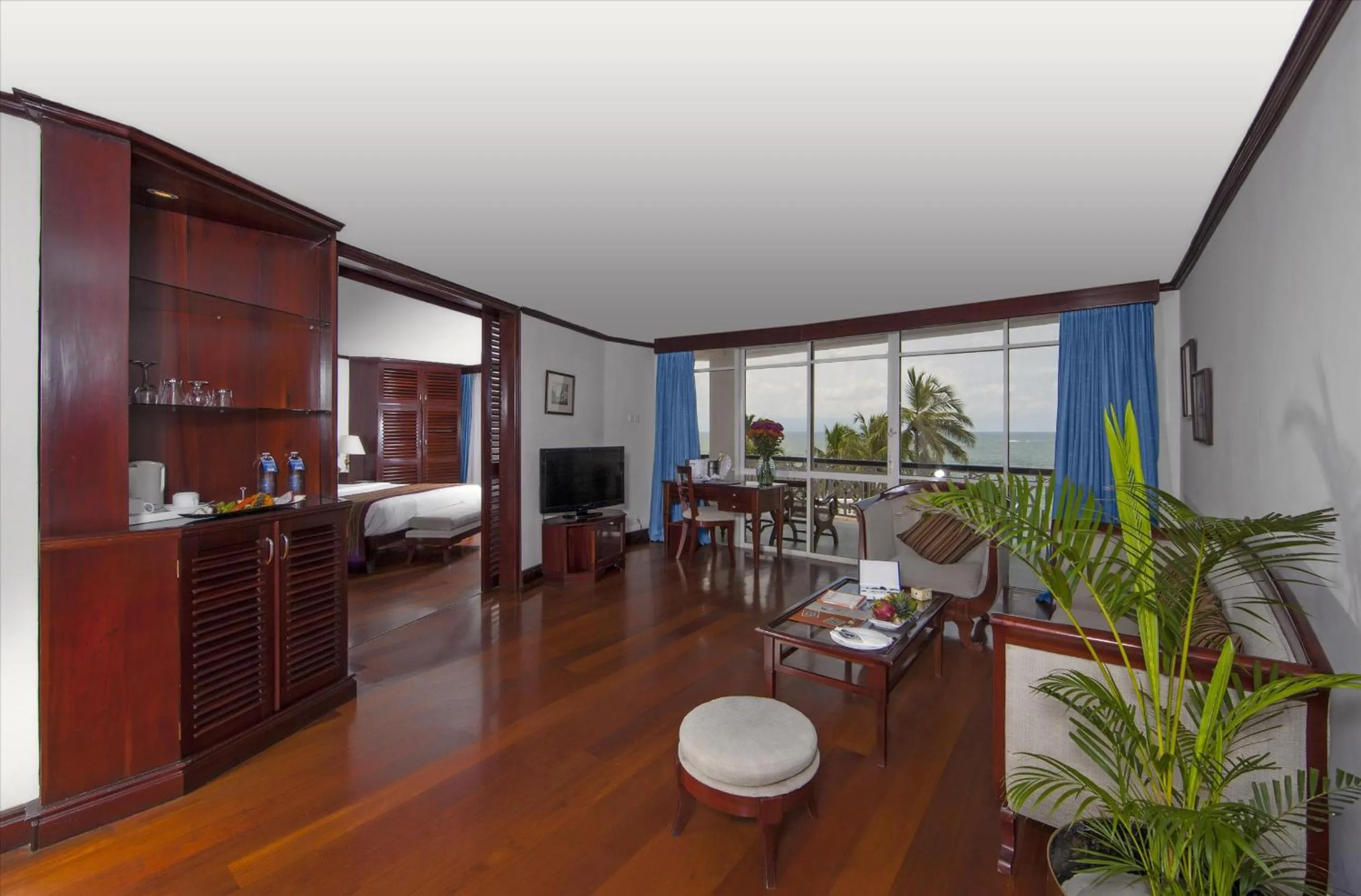 Bathroom, Bed in Mount Lavinia Hotel