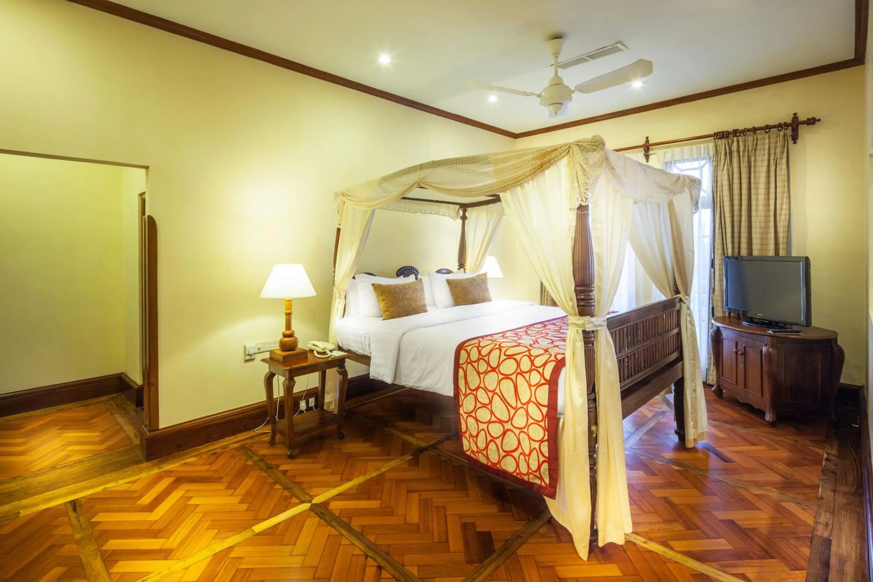 Bedroom, Bed in Mount Lavinia Hotel