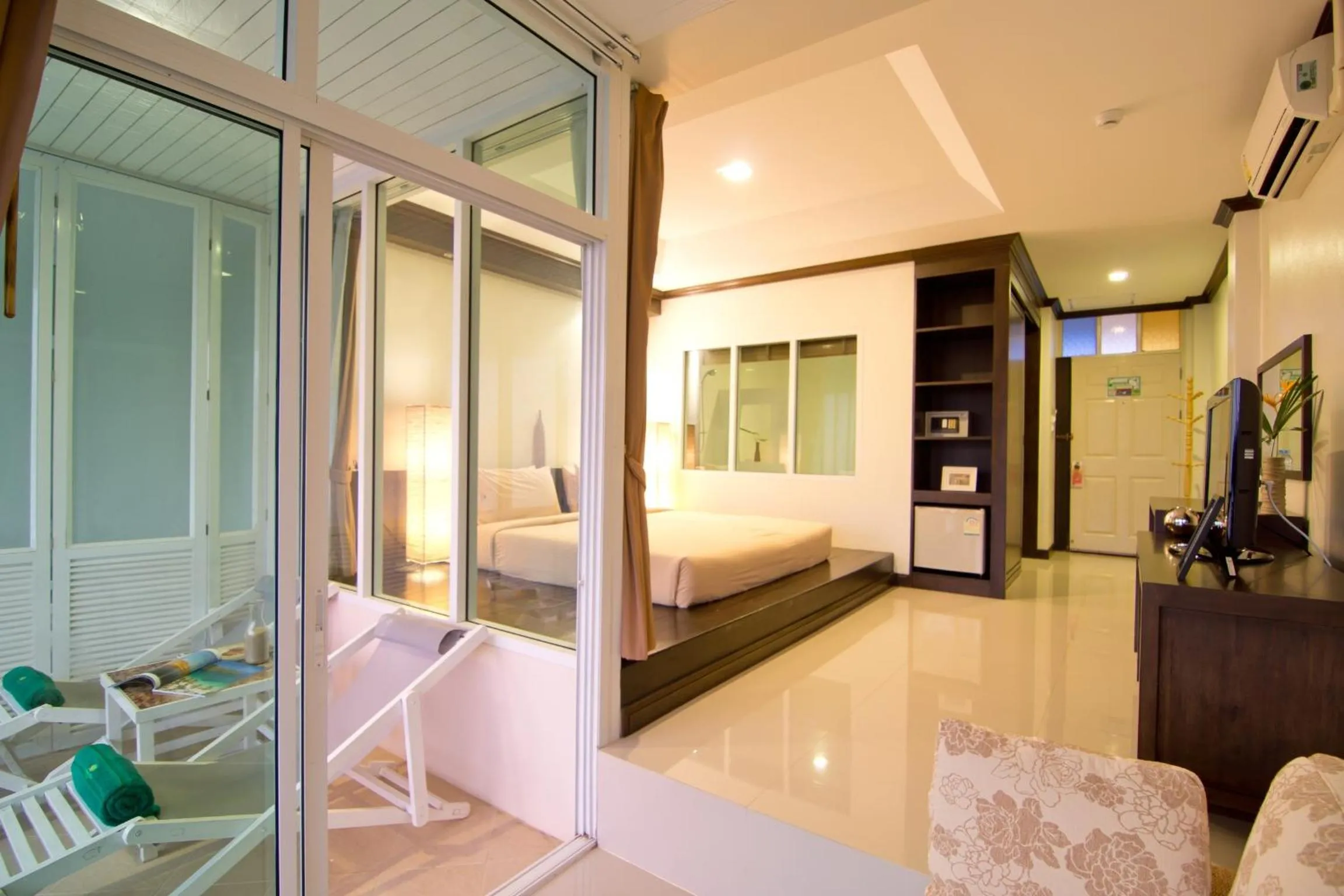 Photo of the whole room, Bed in Makathanee Resort