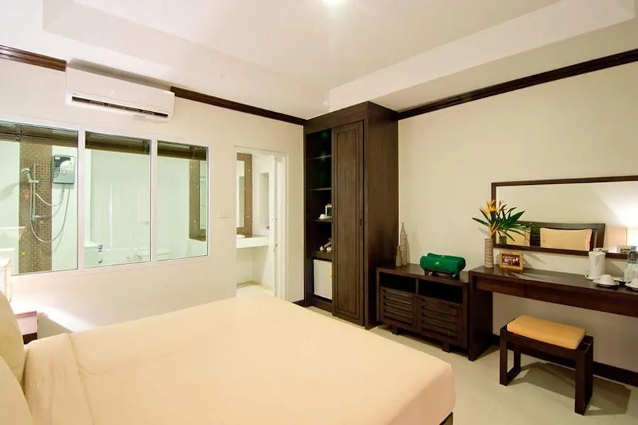 Photo of the whole room, Bed in Makathanee Resort