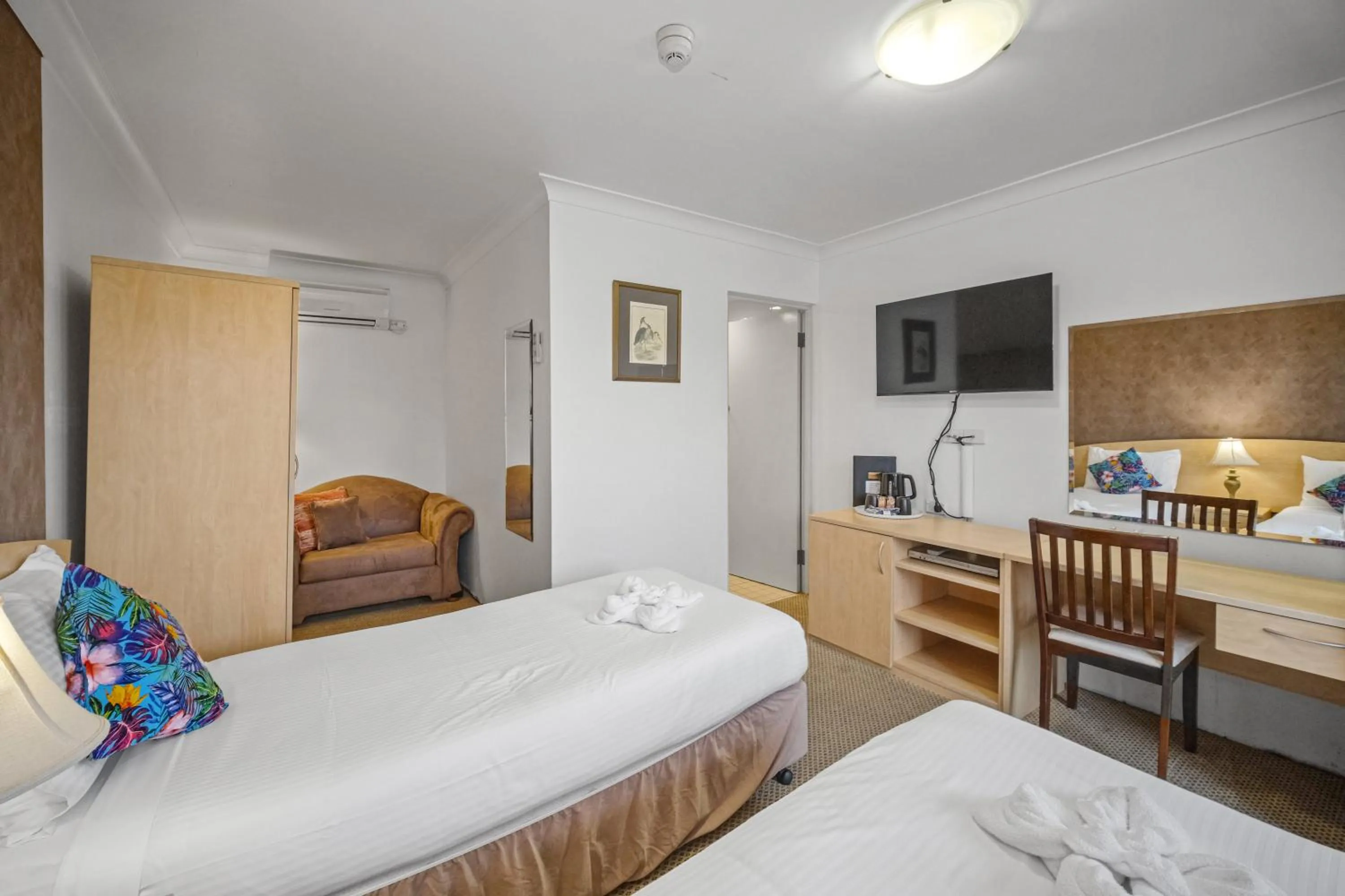 Bed in Country Plaza Motel Taree