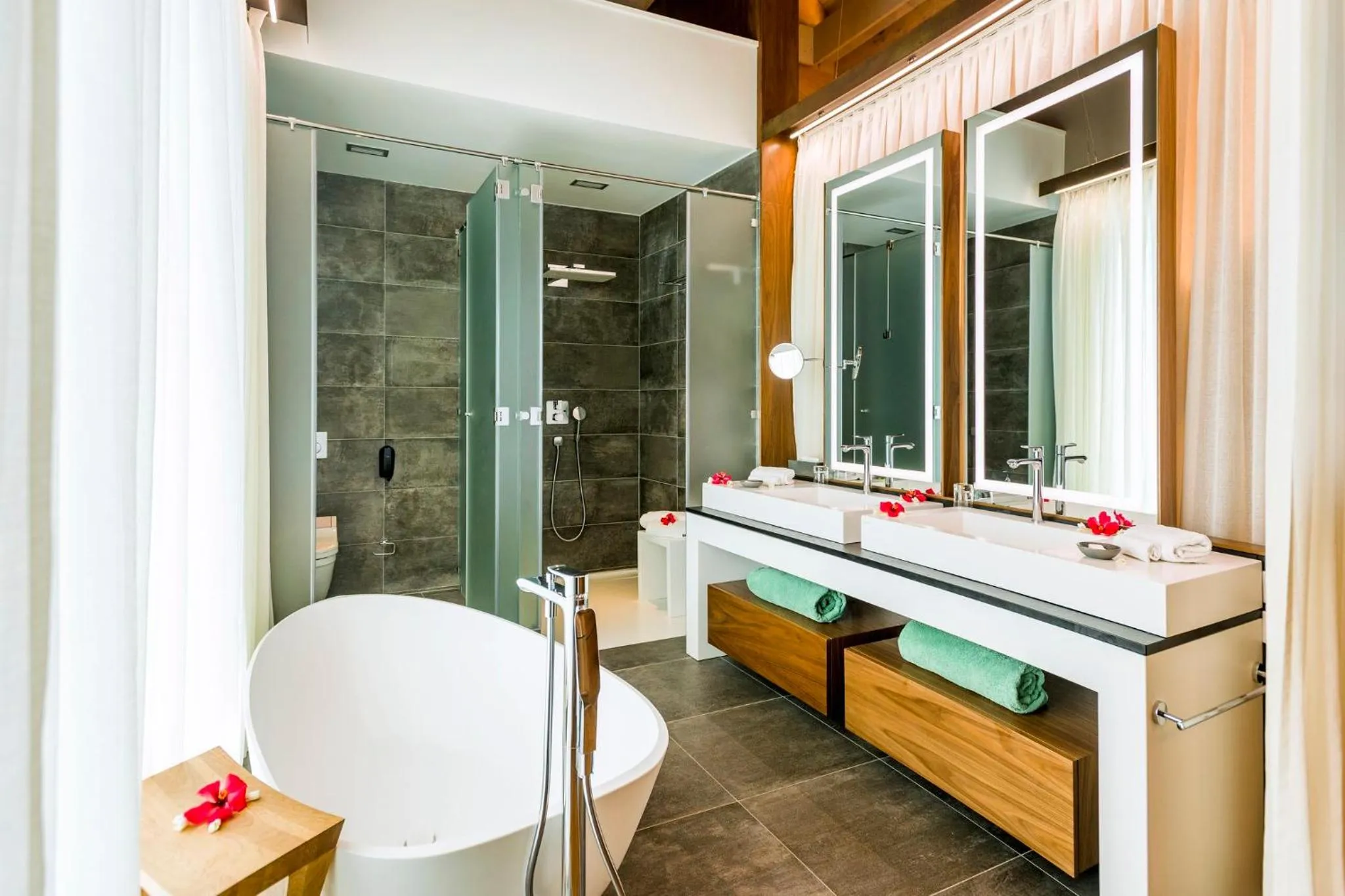 Photo of the whole room in InterContinental Bora Bora & Thalasso Spa by IHG