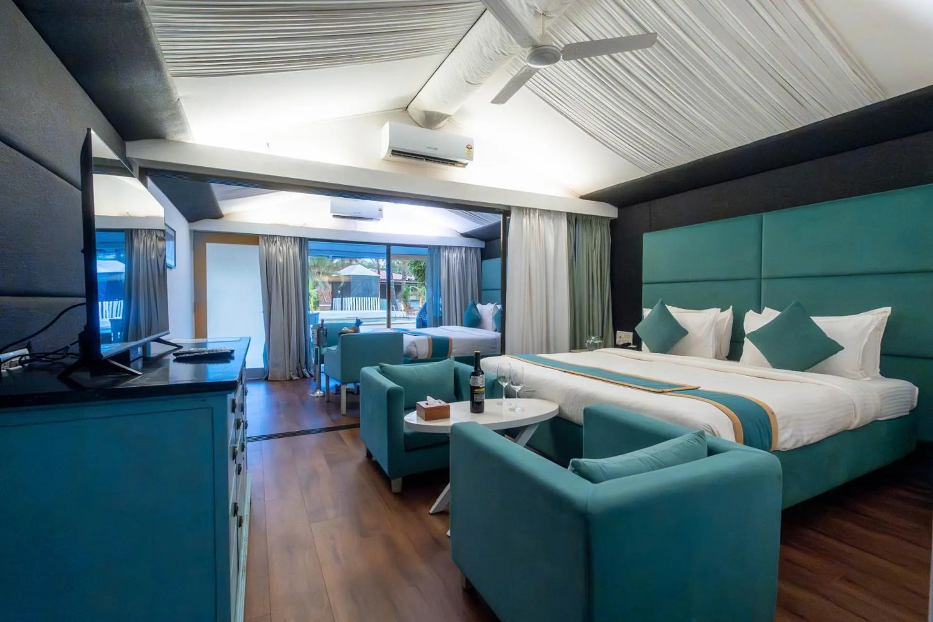 Bedroom, Bed in Marbela Beach Resort