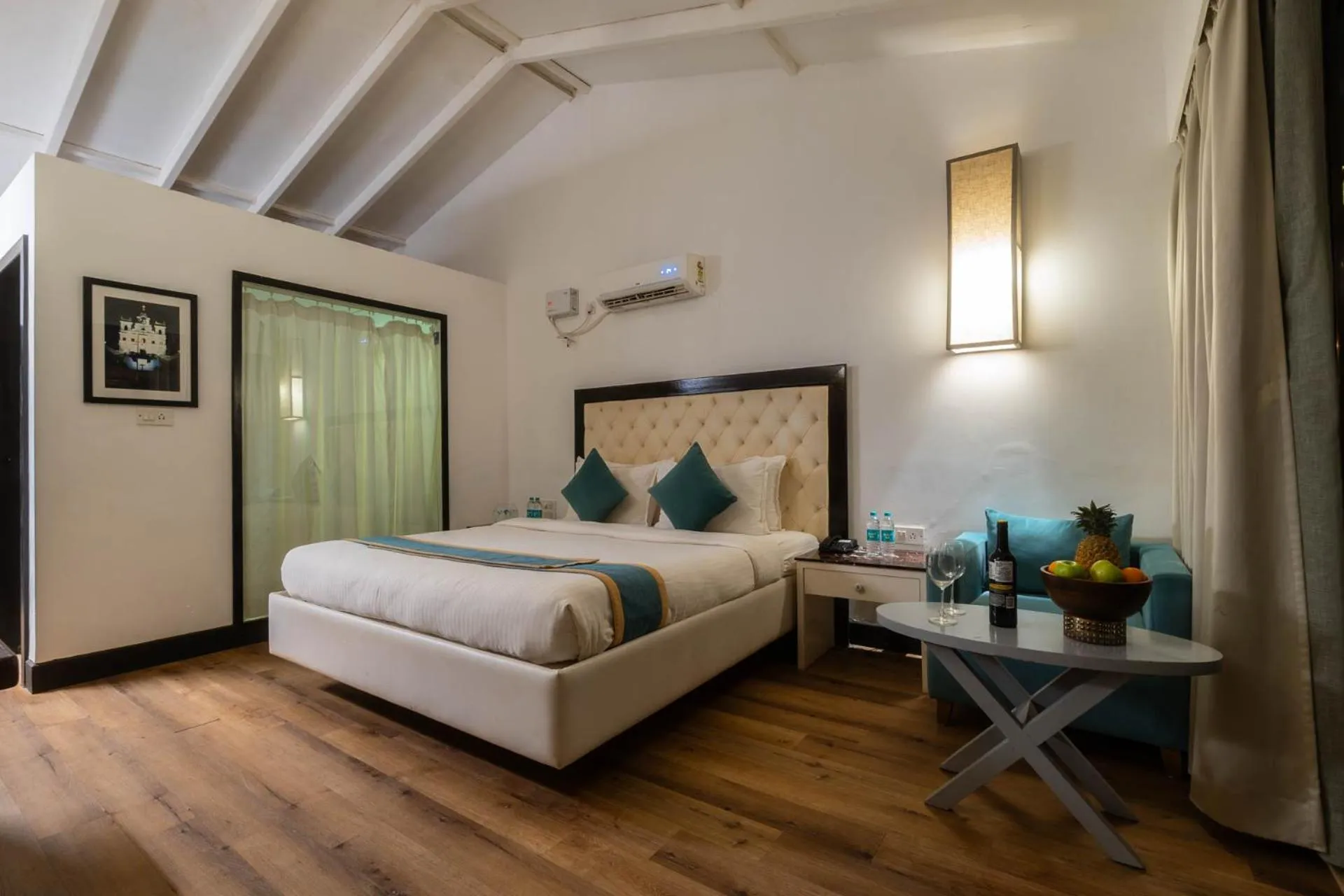 Living room, Bed in Marbela Beach Resort