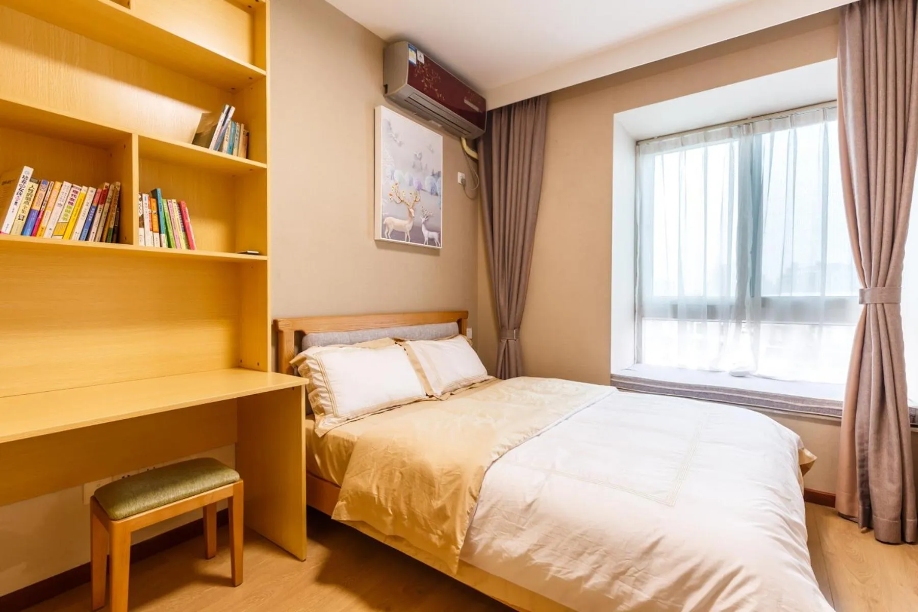 Bed in Shenzhen New Swan Castle Apartment