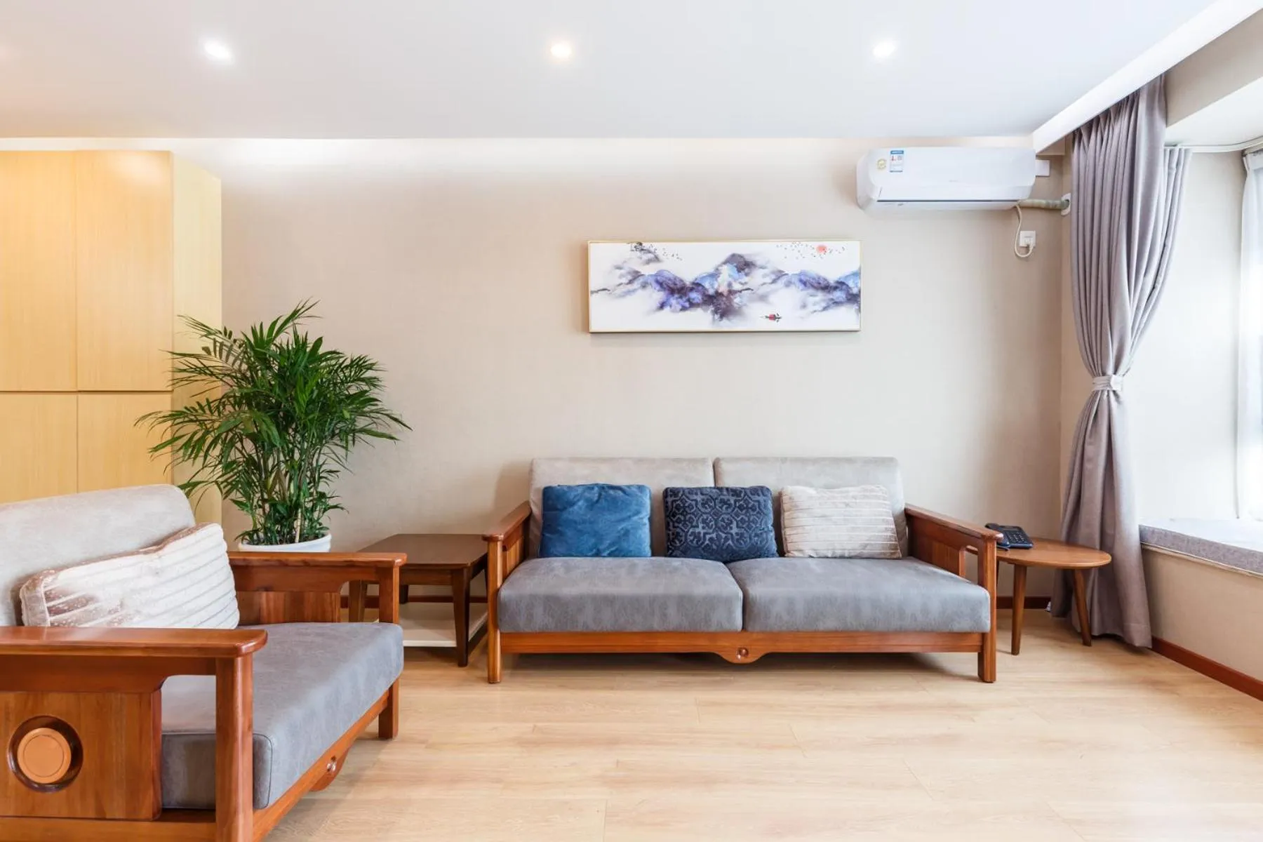 Bed in Shenzhen New Swan Castle Apartment