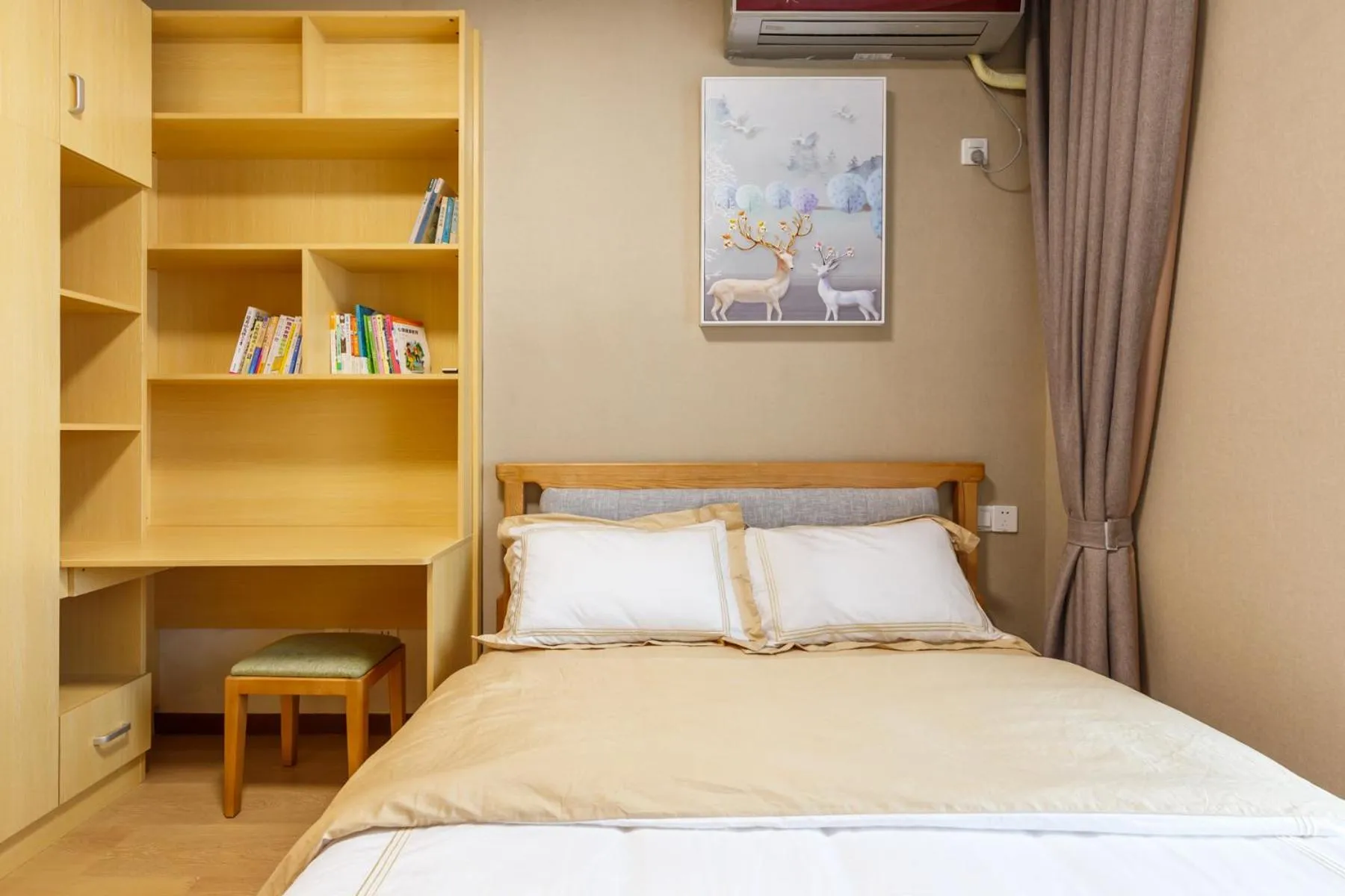 Bed in Shenzhen New Swan Castle Apartment