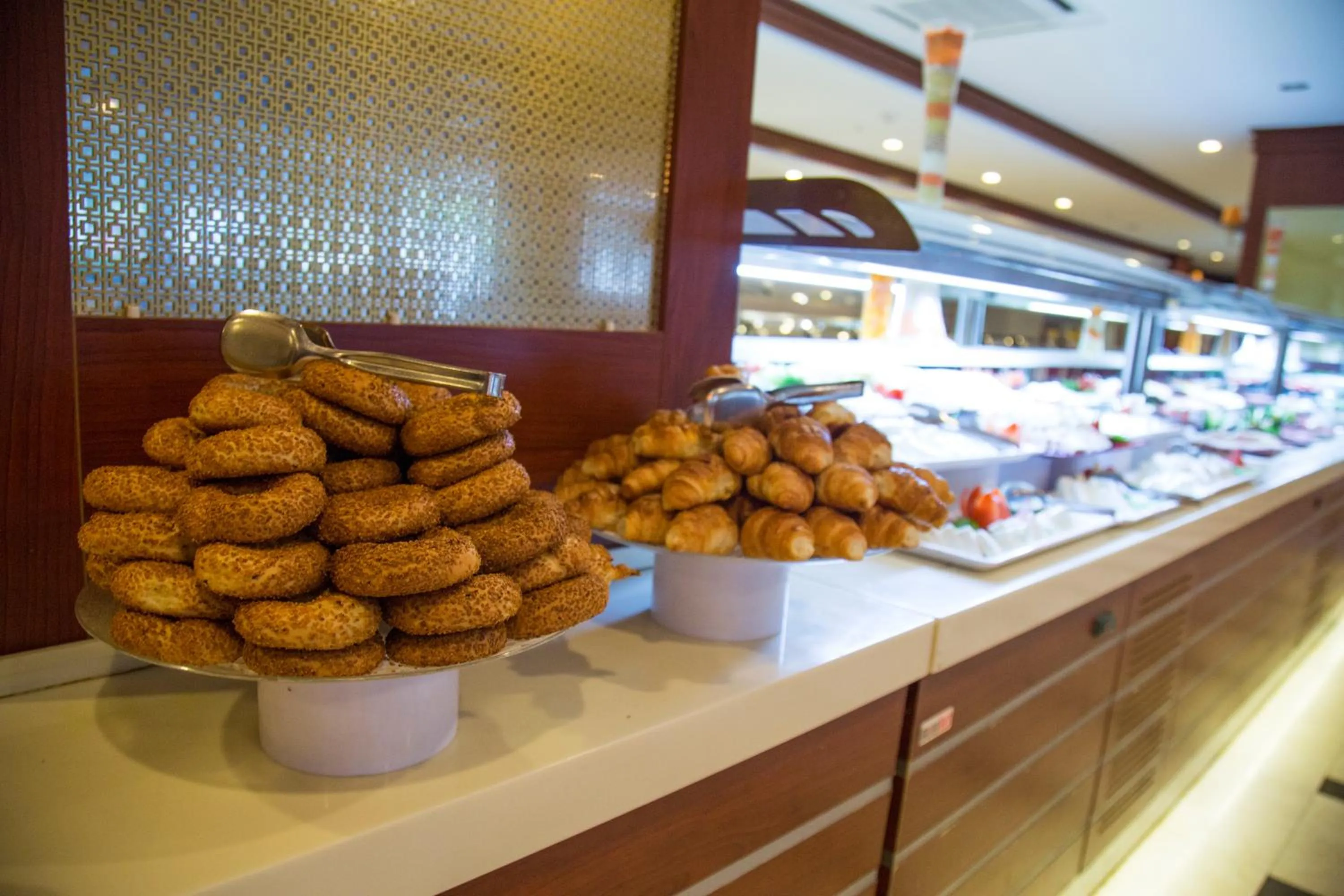 Food and drinks in Eldar Resort Hotel