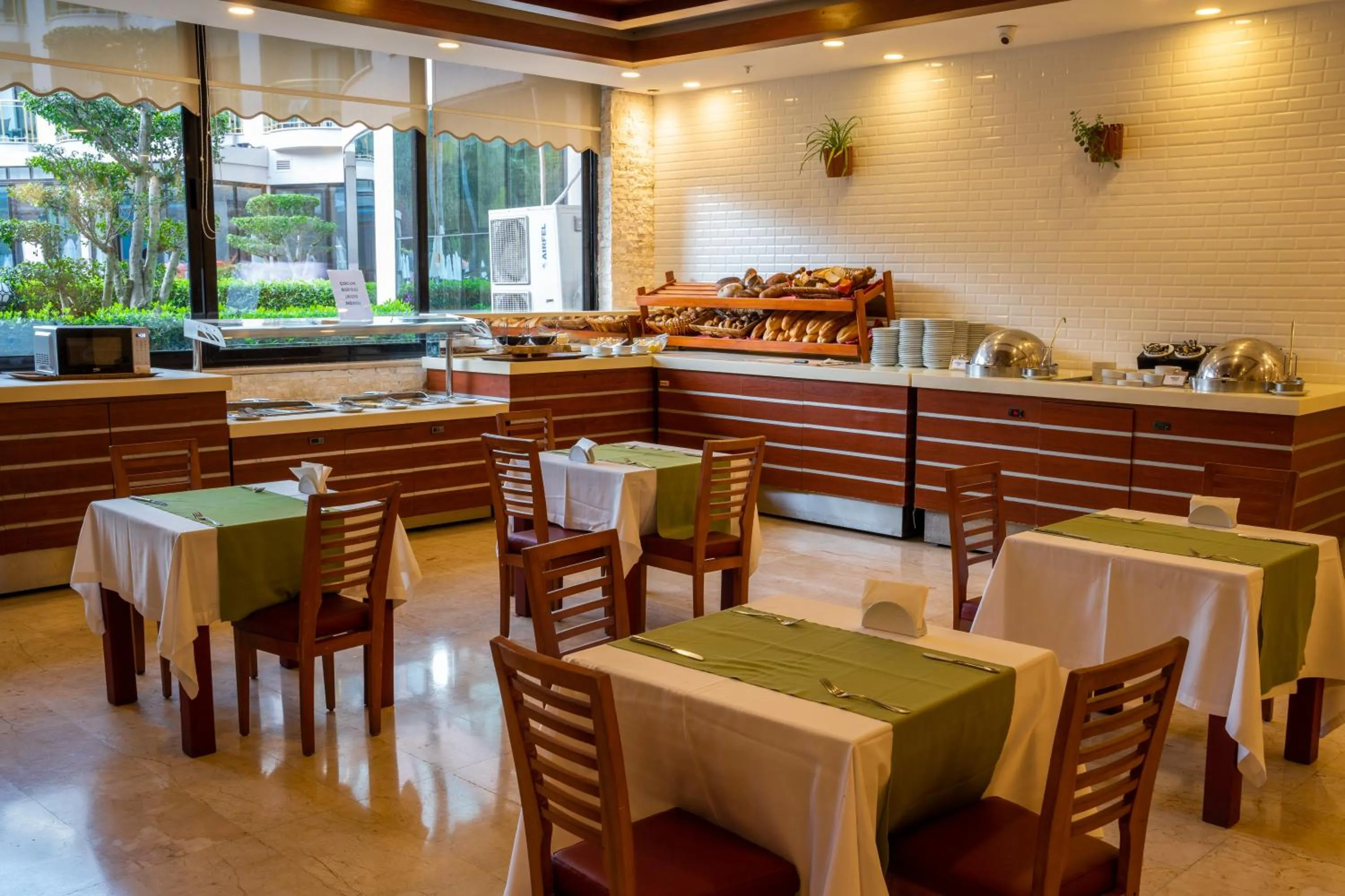 Restaurant/places to eat in Eldar Resort Hotel