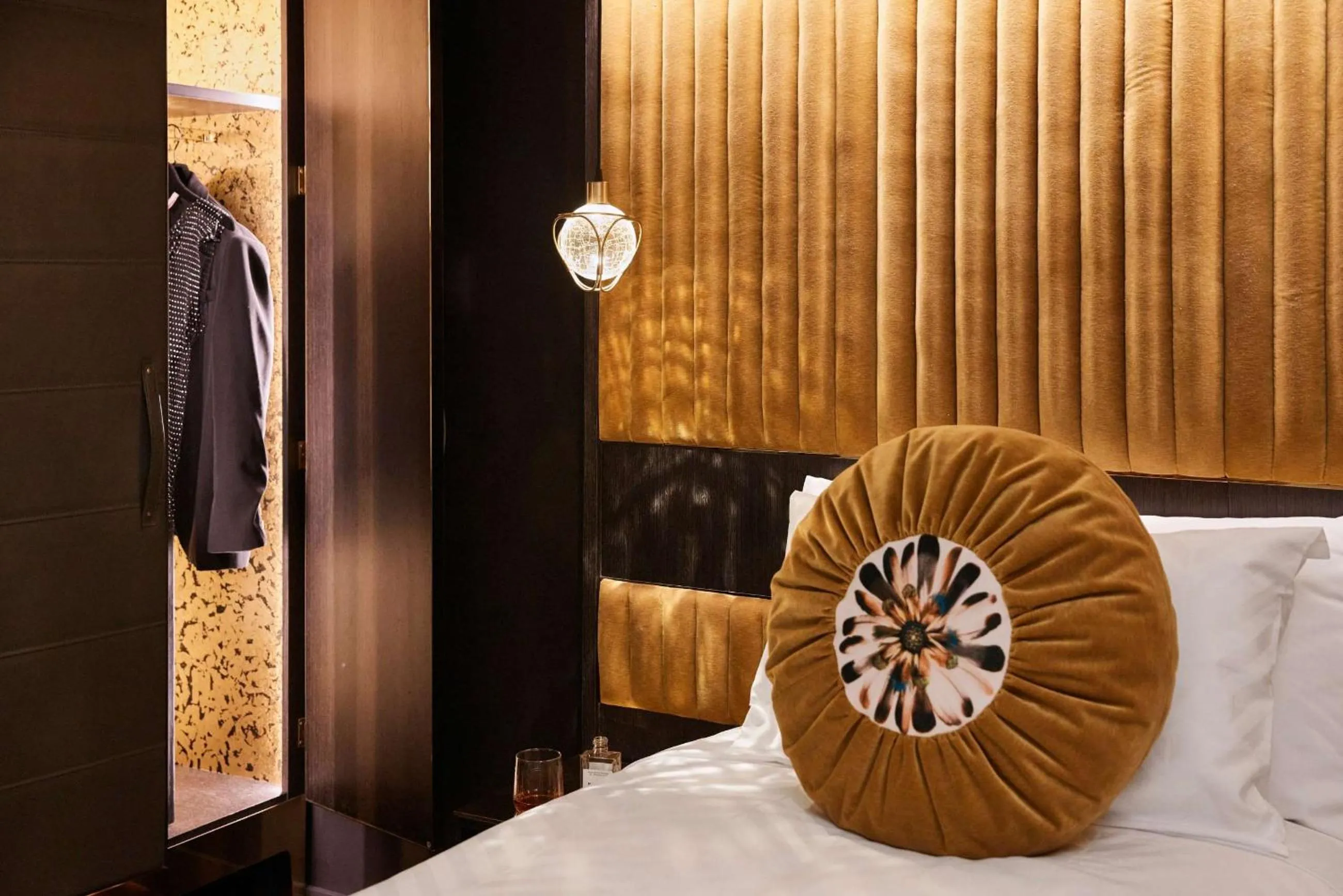 Bedroom, Bed in QT Perth