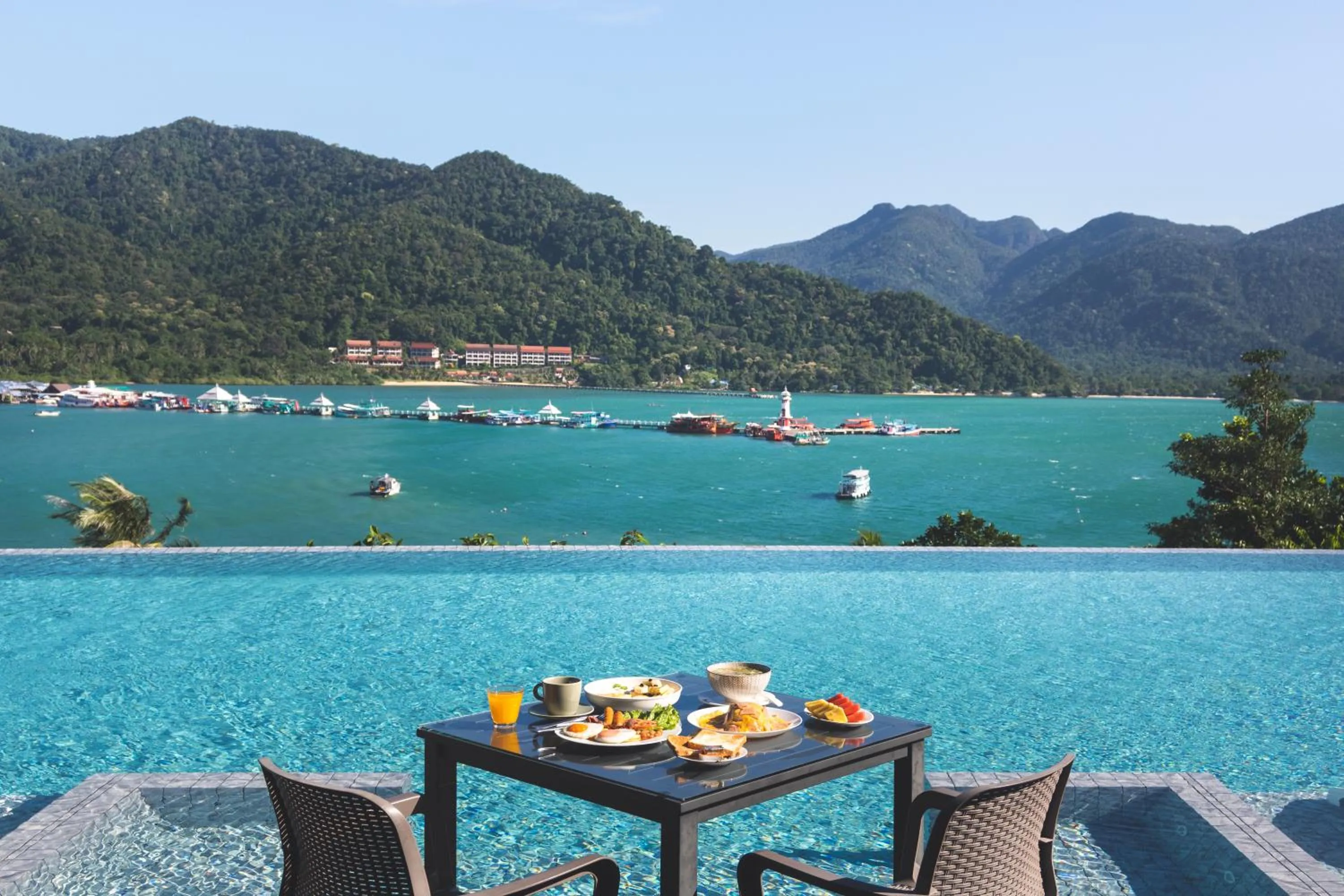 Restaurant/places to eat in Bhuvarin Resort