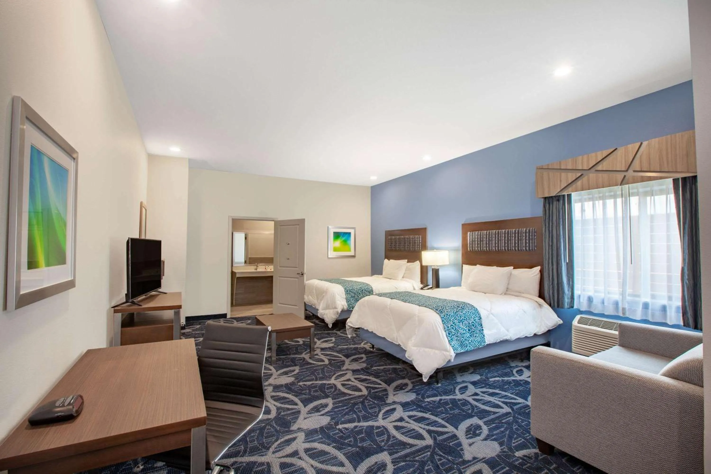 Photo of the whole room, Bed in Baymont by Wyndham Houston Hobby Airport