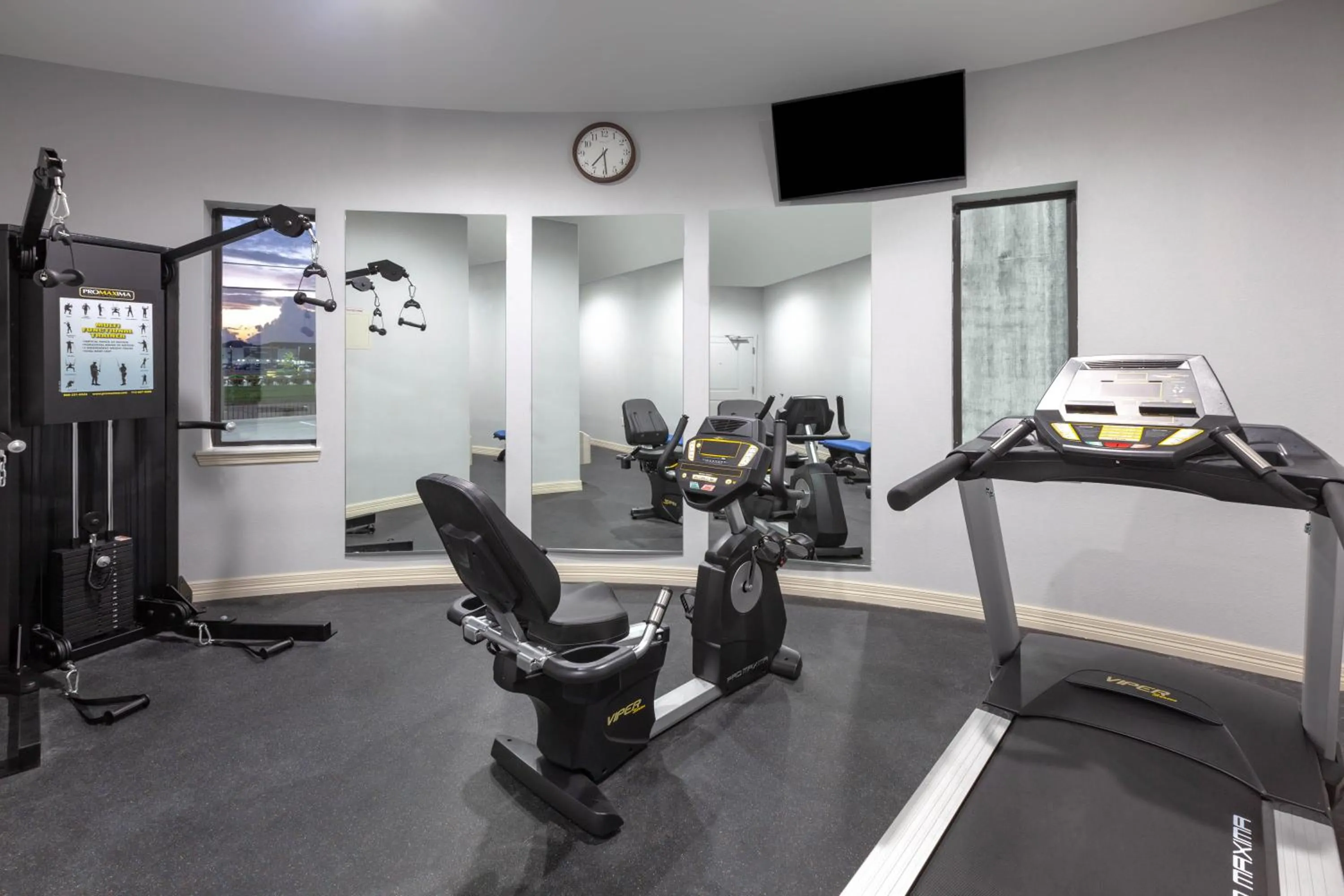 Fitness centre/facilities in Baymont by Wyndham Houston Hobby Airport