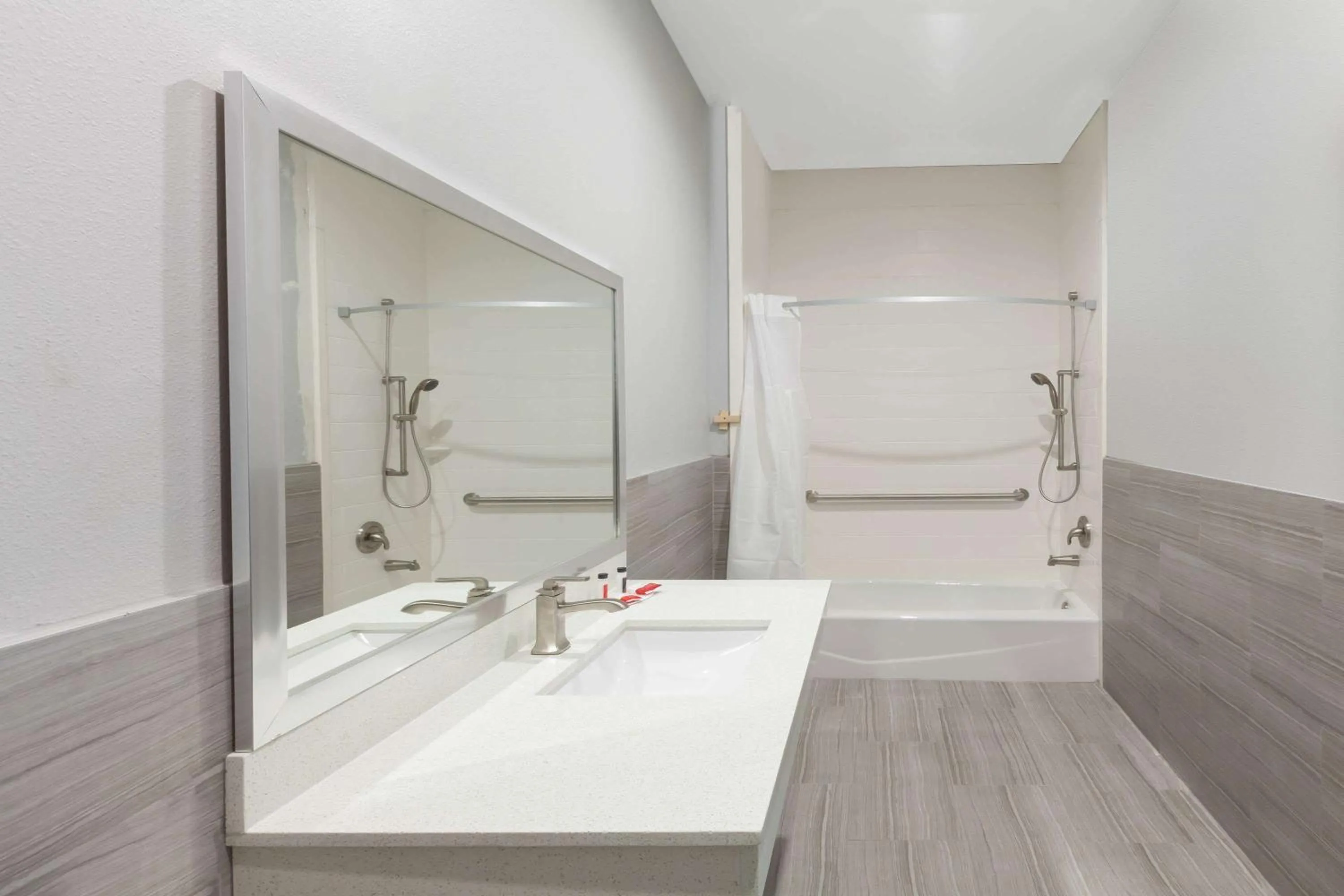 Bathroom in Baymont by Wyndham Houston Hobby Airport