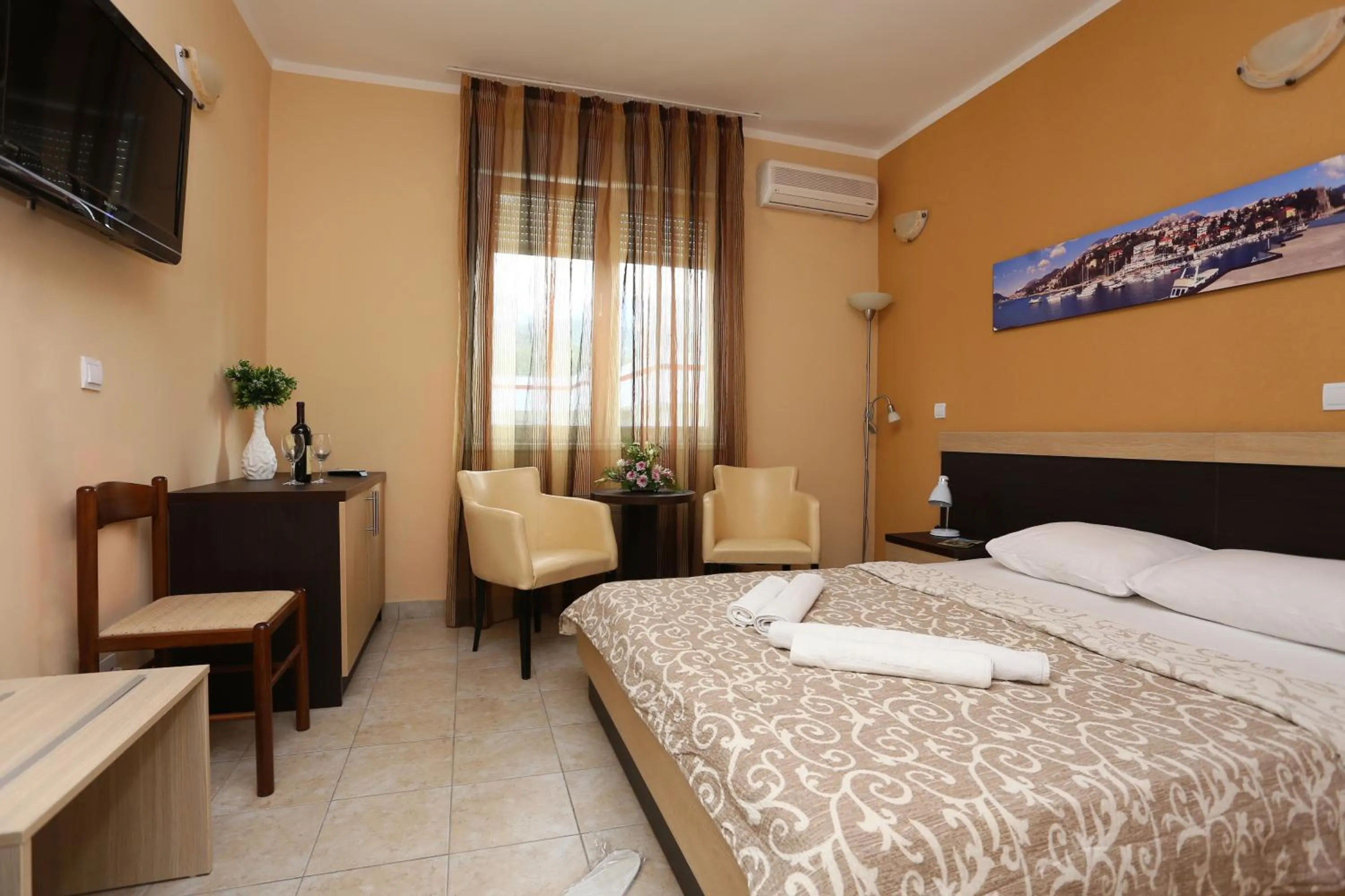 Bed in Hotel Play