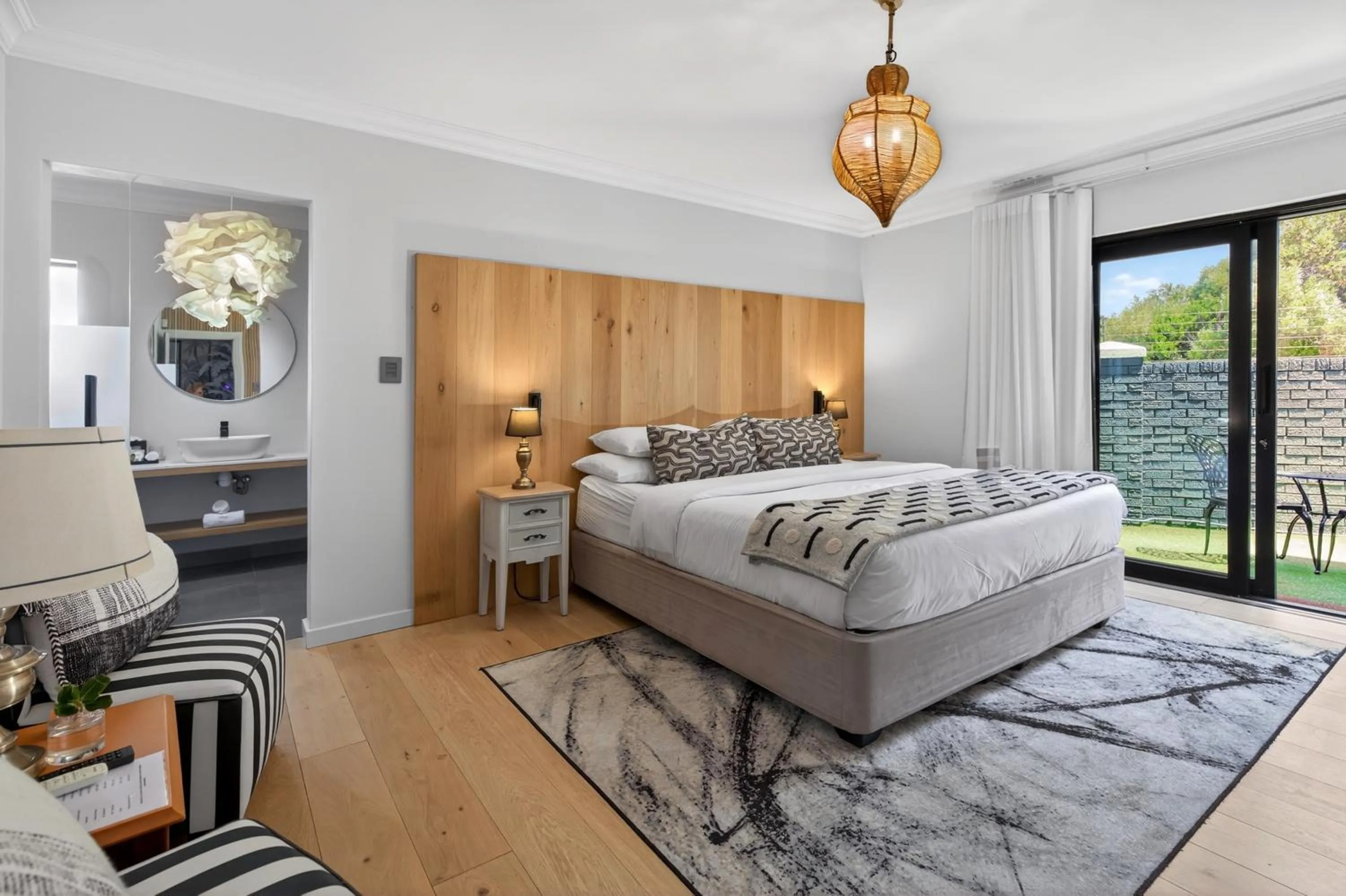 Photo of the whole room, Bed in The Whale's Tale Guesthouse