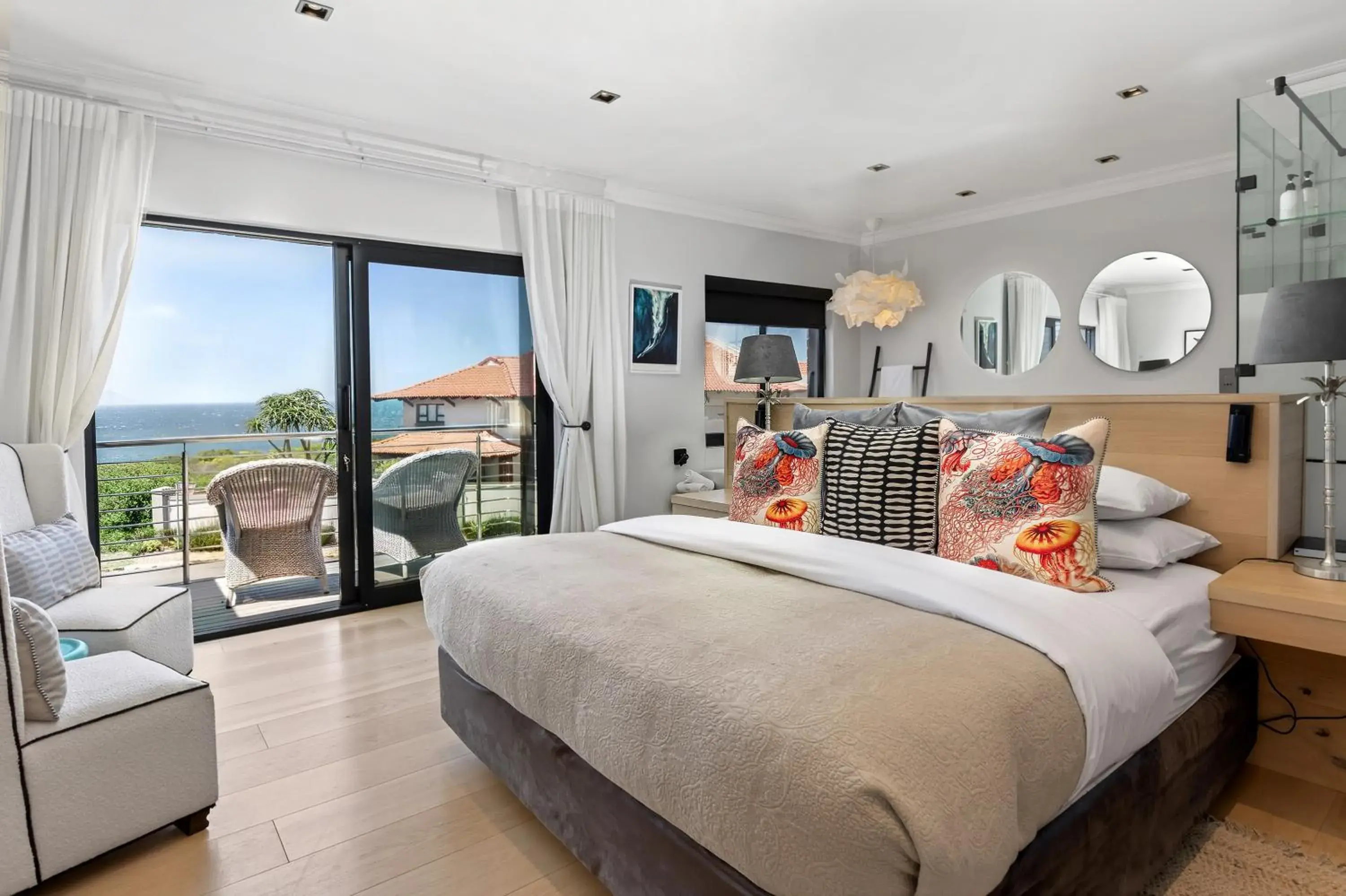 King Room with Sea View in The Whale's Tale Guesthouse King Room with Sea View in The Whale's Tale Guesthouse