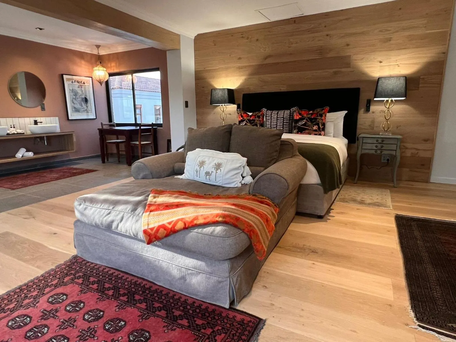 Bathroom, Bed in The Whale's Tale Guesthouse